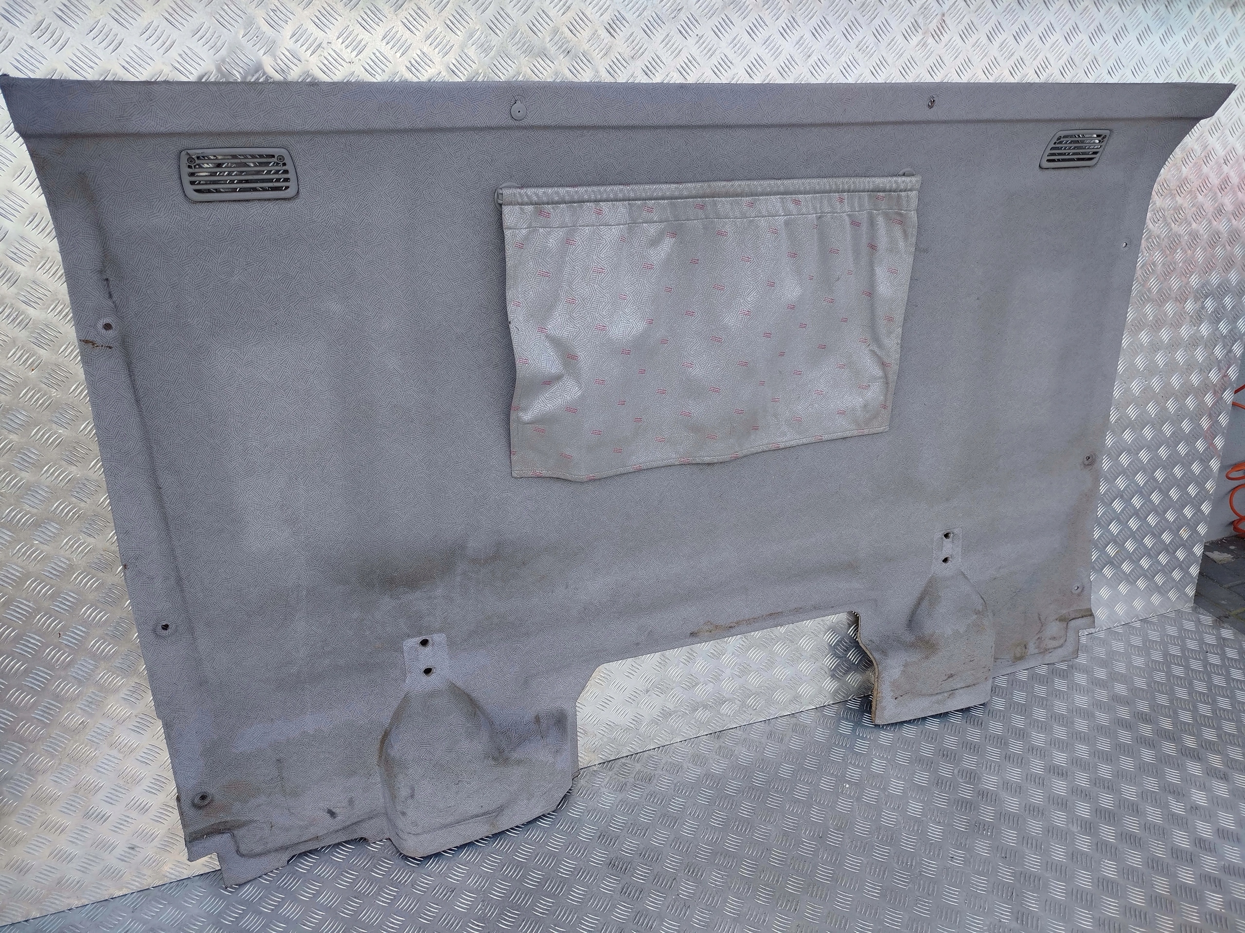 TAPICERKA TYLNA PLECY KABINY SCANIA CP Producent części Scania OE