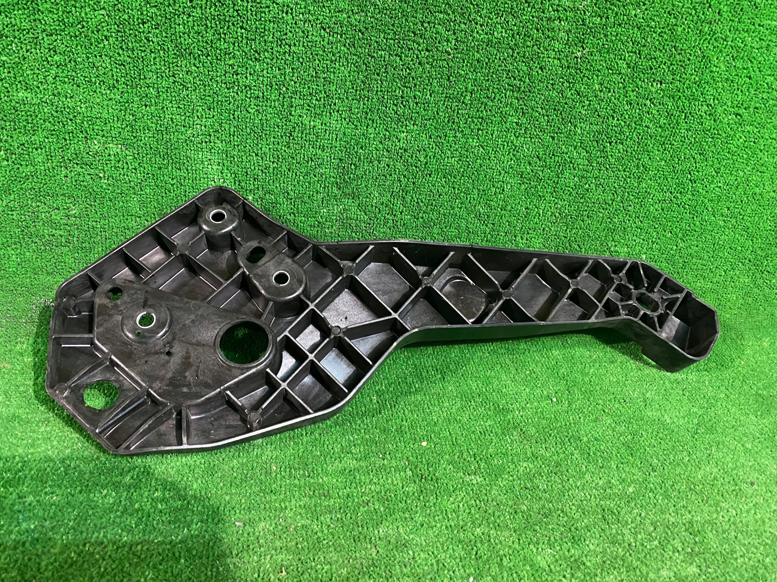 console supports right RENAULT TRAFIC IV 21
