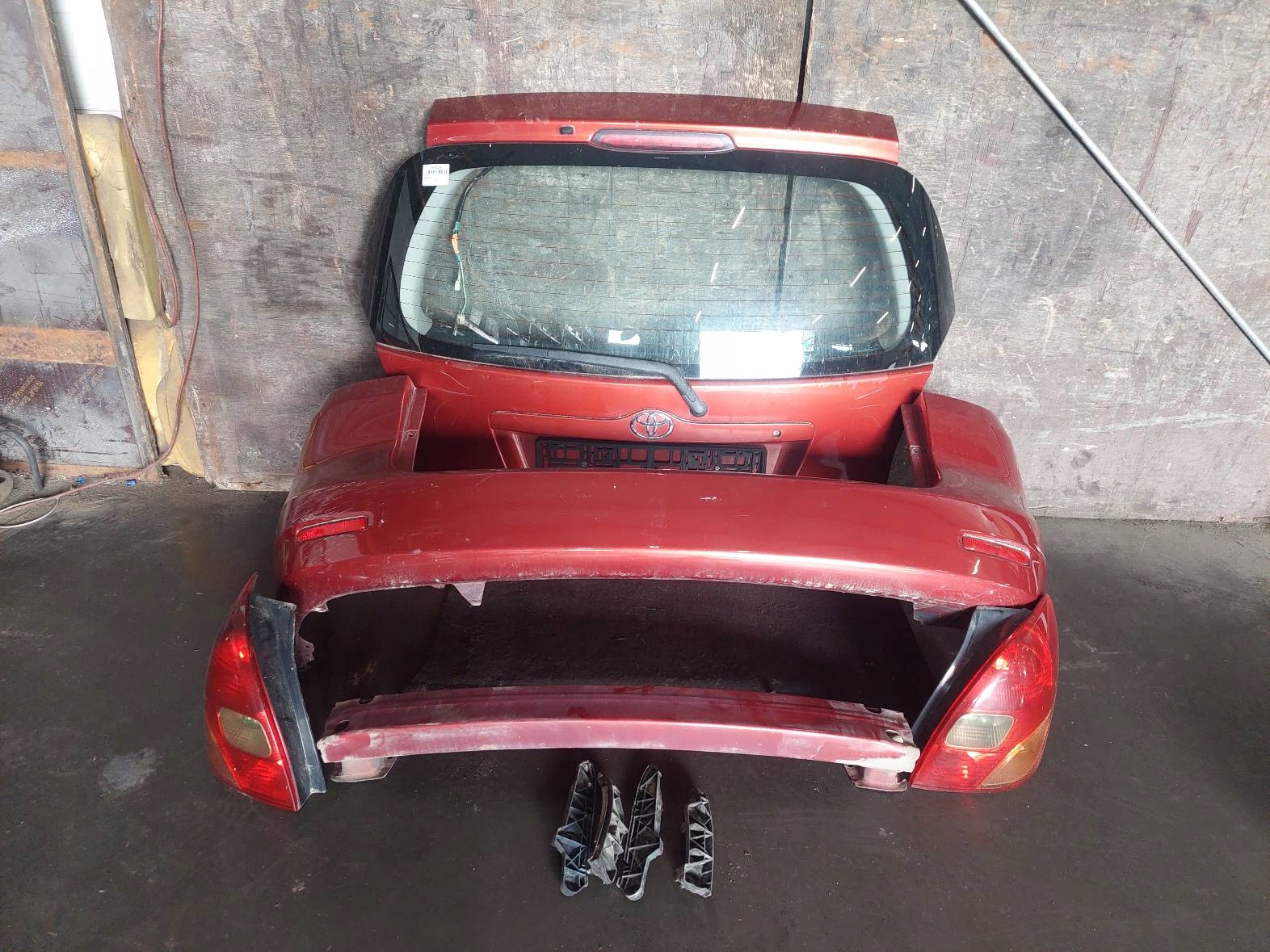 completo posteriore TOYOTA COROLLA VERSO e 3N8