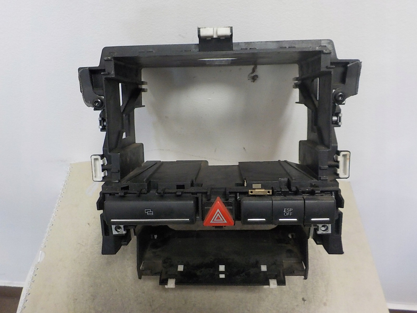 AUDI A3 II 8P console central 2 DIN 8P0858005A