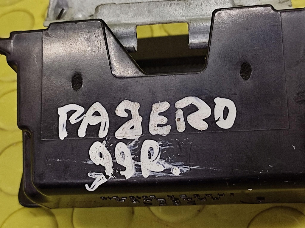 MITSUBISHI PAJERO III Cendrier MR402454