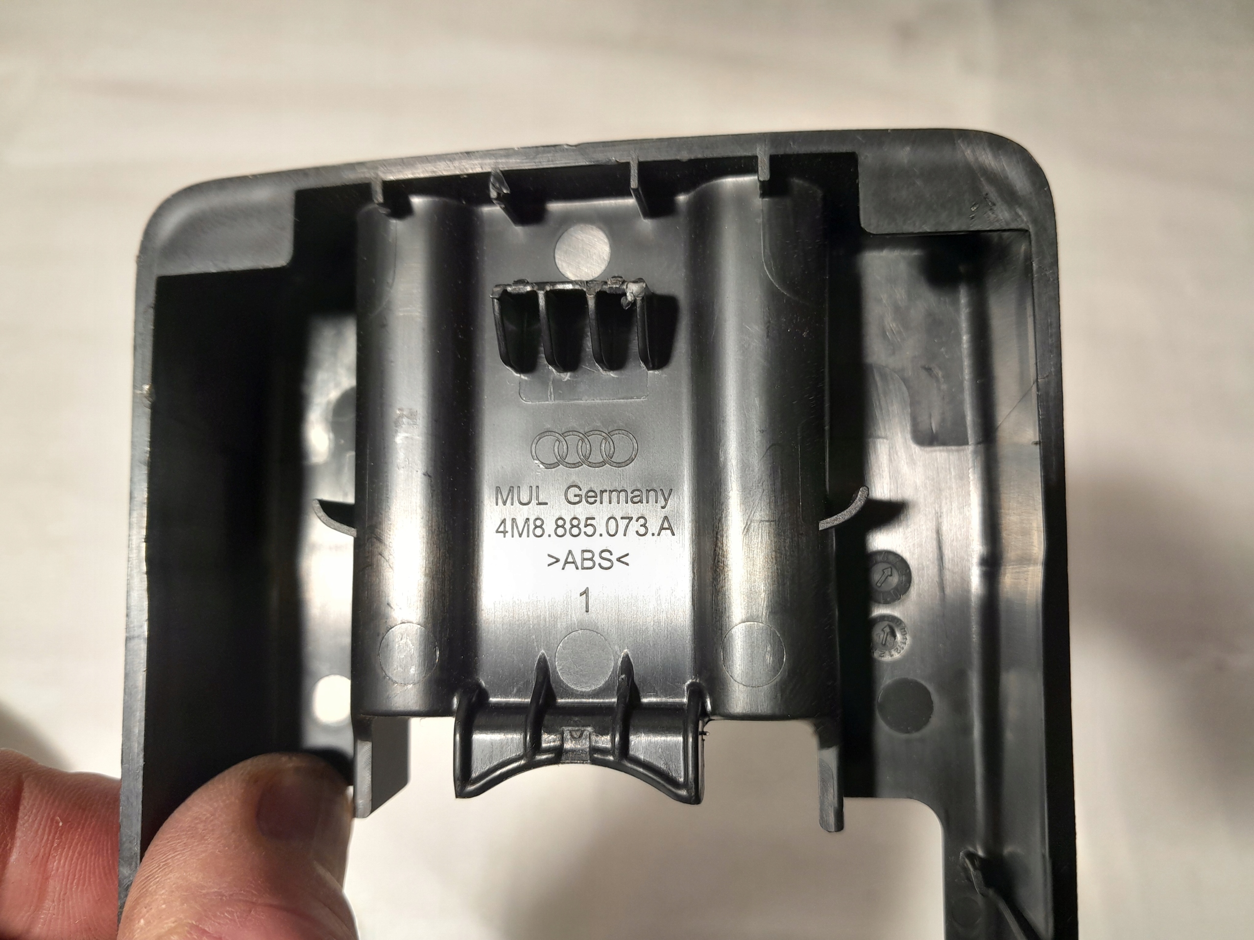 AUDI Q8 4M fedél fedél SZYNY üllés 4M8885073A