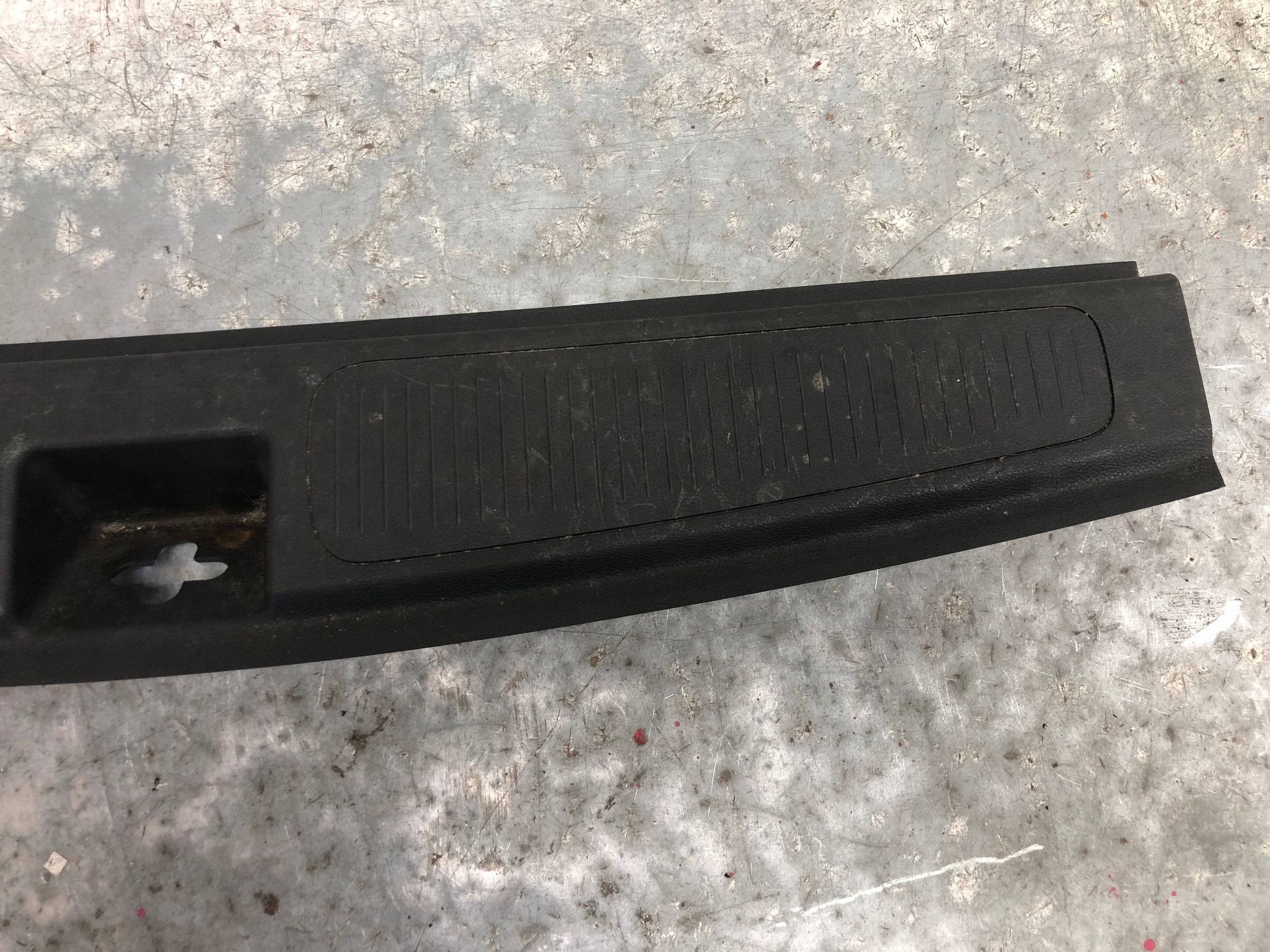 couverture seuil coffre OPEL ASTRA K KOMBI 13432054
