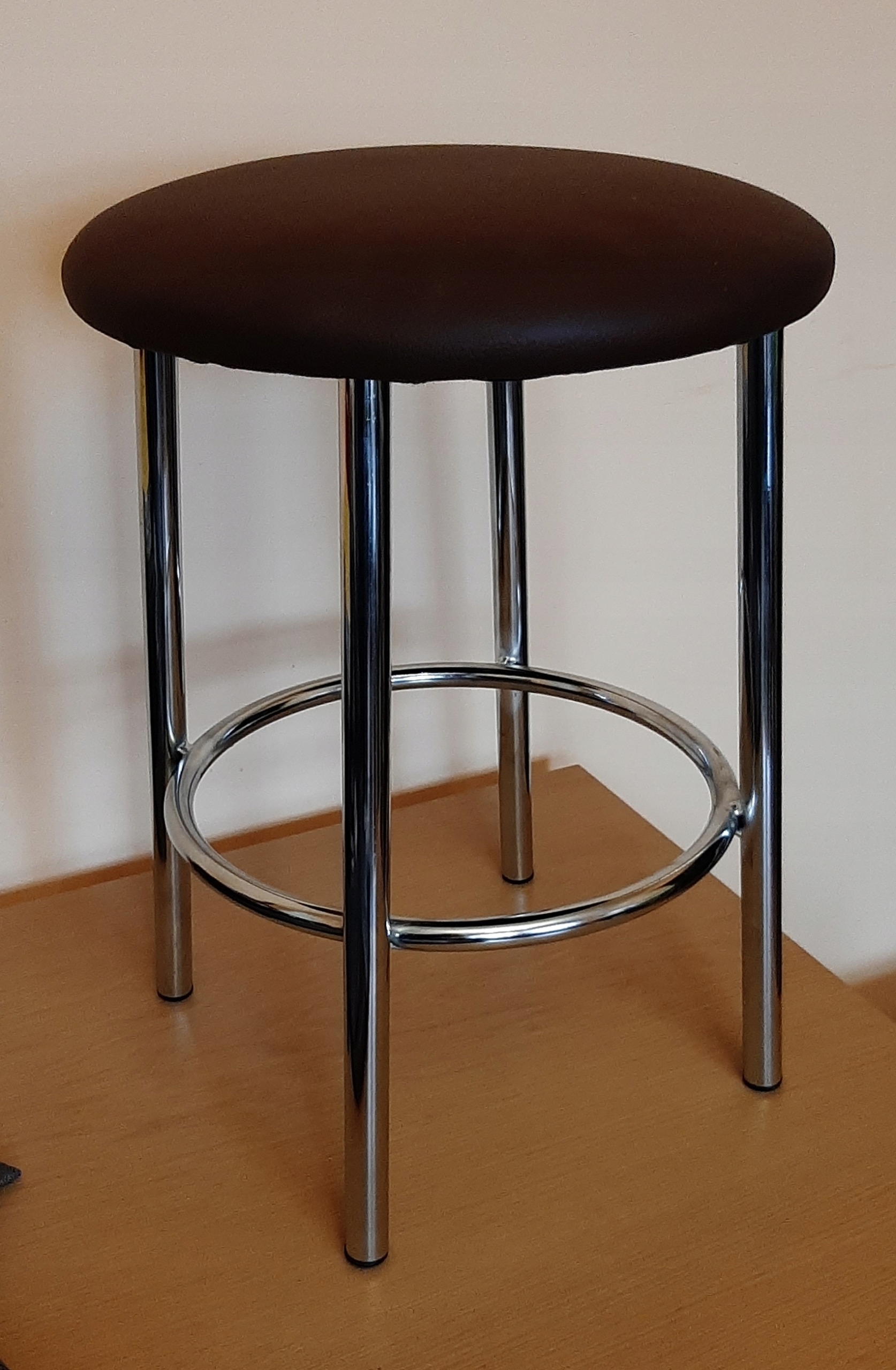 Taboret chromowy Jopek brązowy Skaj. Do kuchni. Kod producenta M0000005043