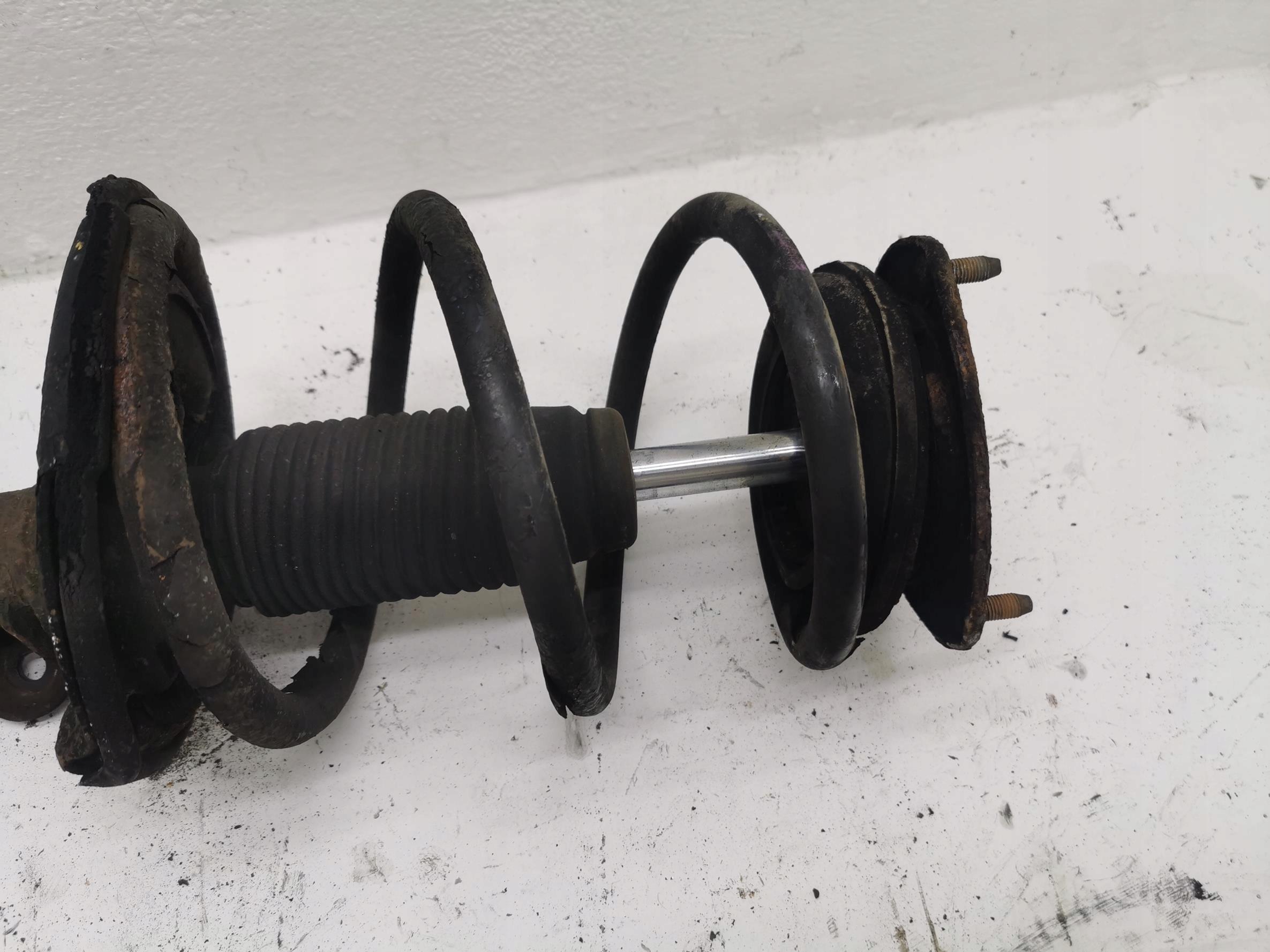 shock absorber left front HYUNDAI H-1 II 2.5 CRDi