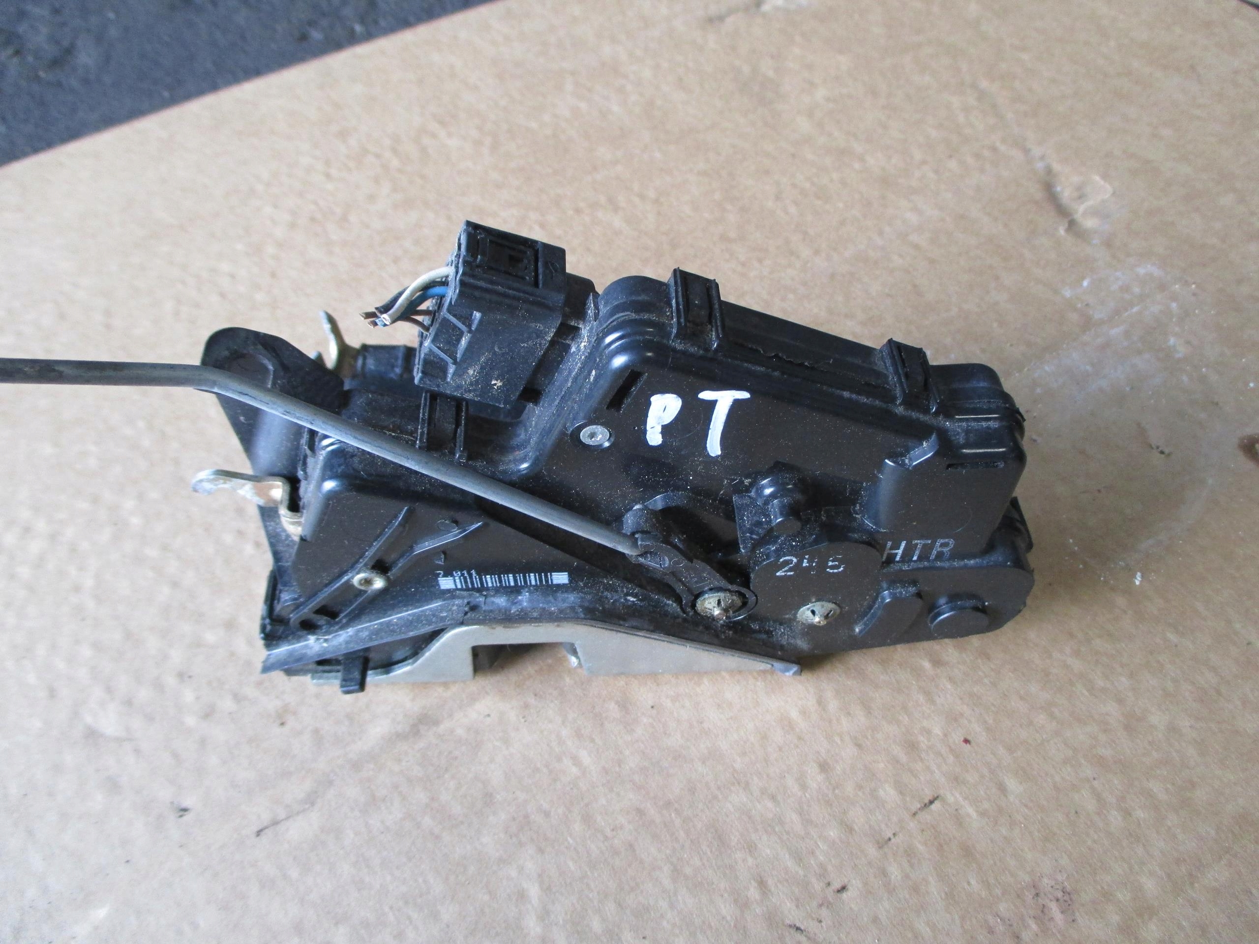 BMW E46 KOMBI 01-05 ZAMEK Z DRZWI PRAWY TYŁ