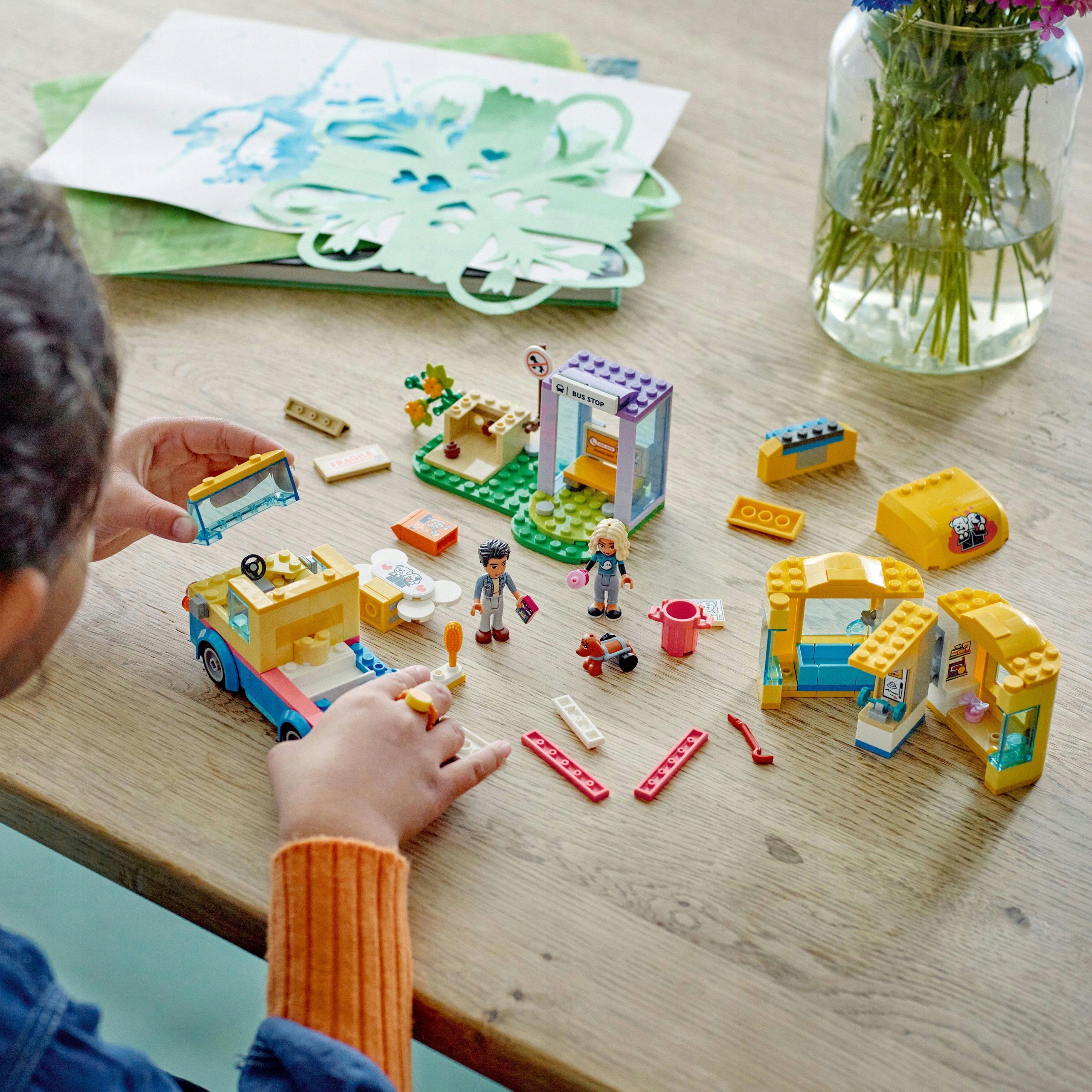 LEGO FRIENDS FURGONETKA RATUNKOWA DLA PSÓW Liczba elementów 300 szt.