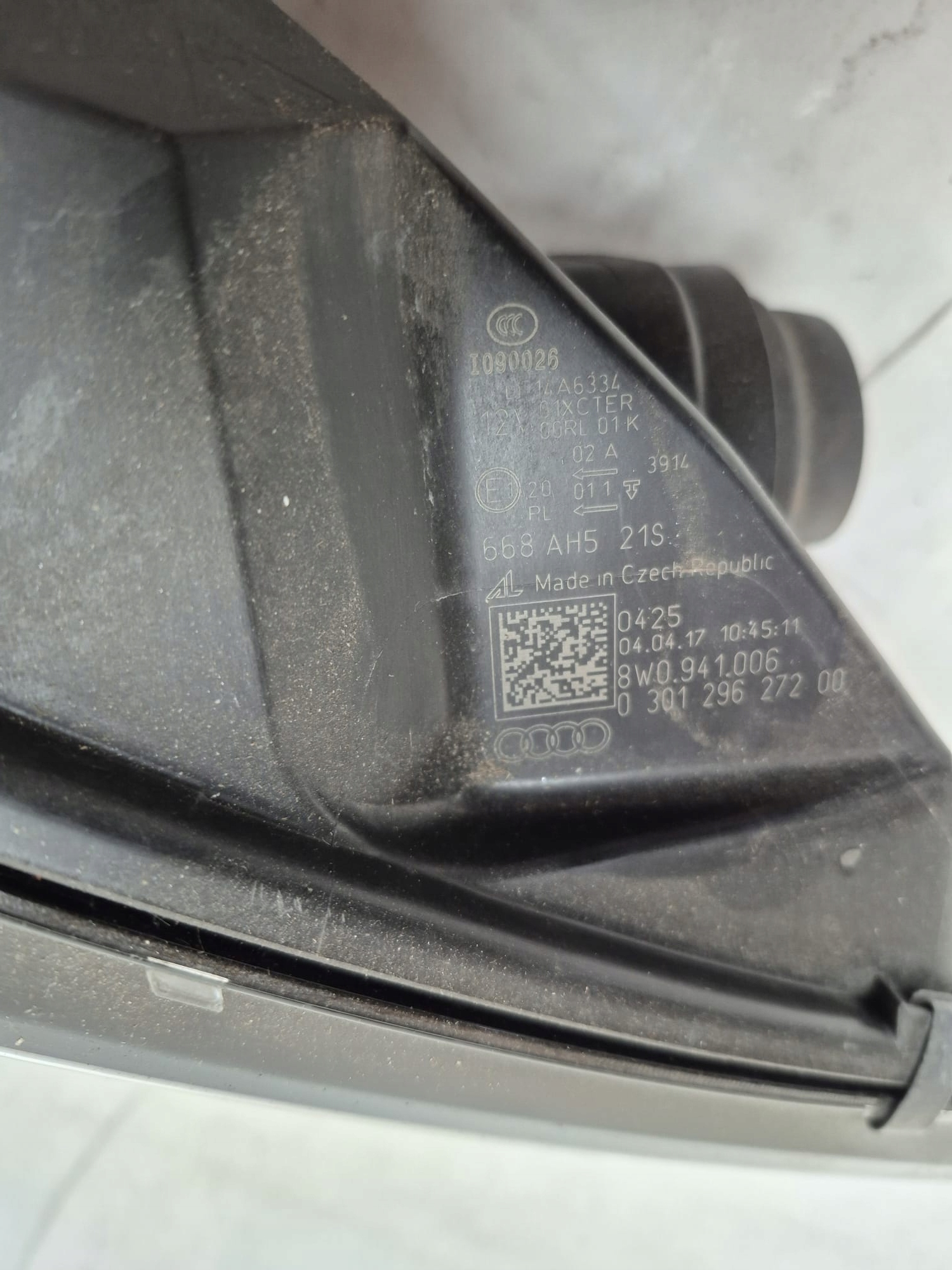 AUDI A4 B9 W8 15-19 light right front front BIXENON 8W0941006