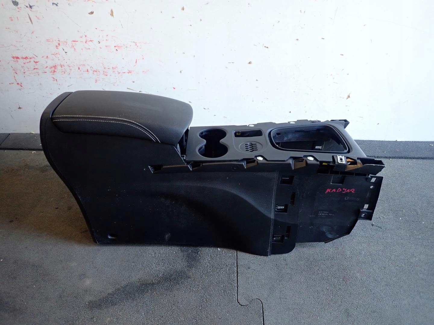 подлокотник тунель renault KADJAR 2015-