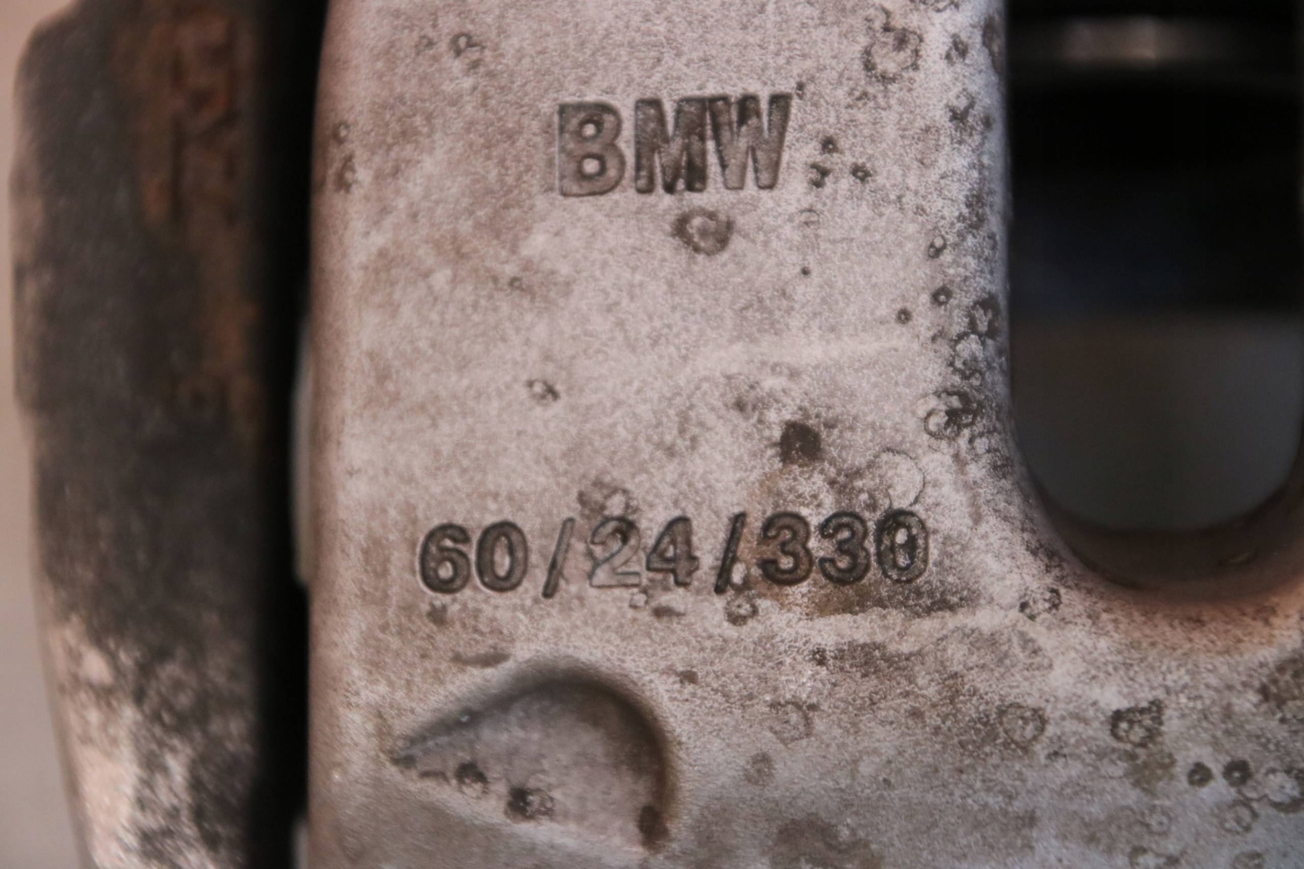 BMW G30 G31 caliper brake left front front 6872799 60/24/330