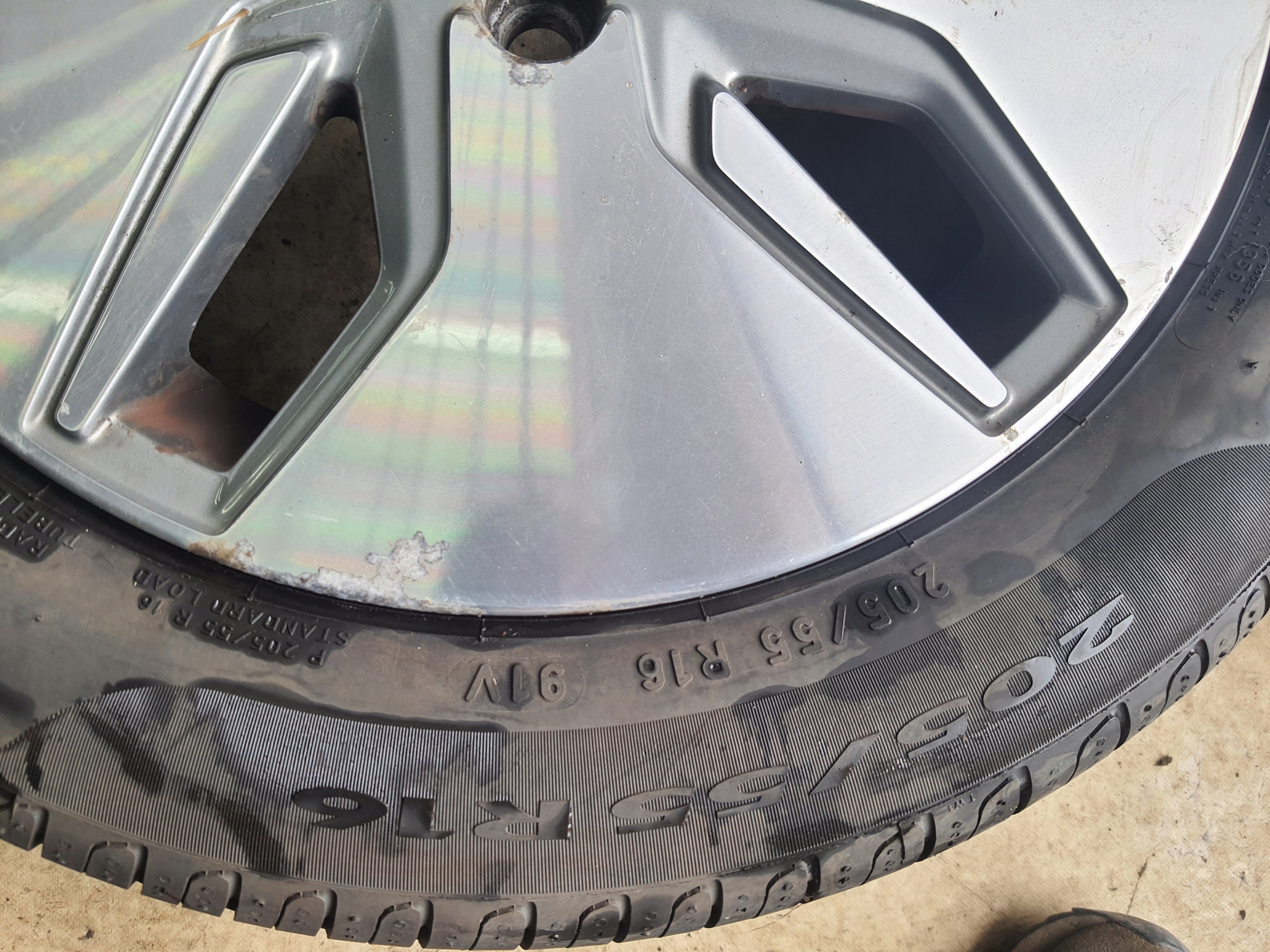 VOLVO C30 LIFT 09-12 discs + tyres 205/5516