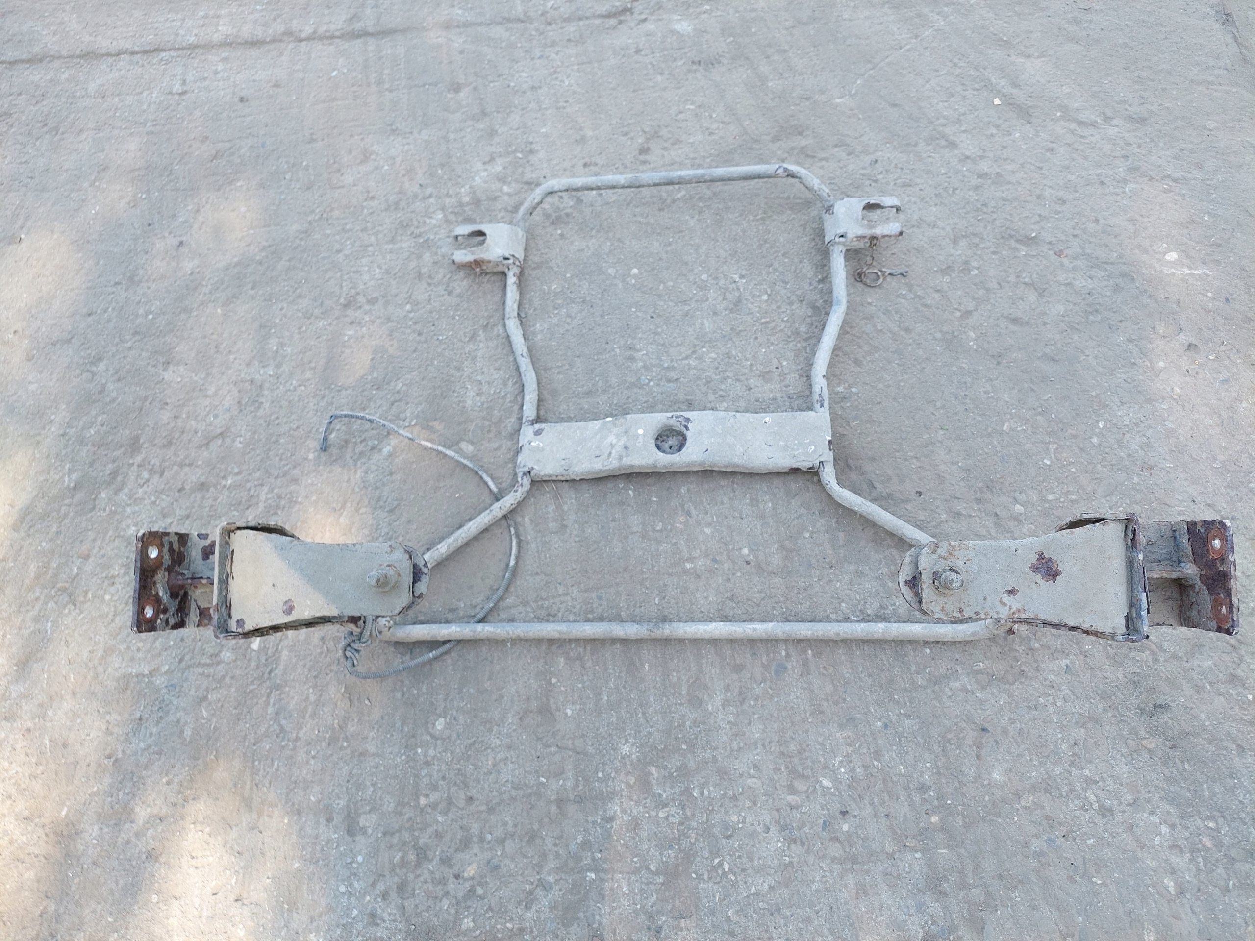 IVECO DAILY KOSZ MOCOWANIE KOŁA ZAPASOWEGO Producent części Iveco OE