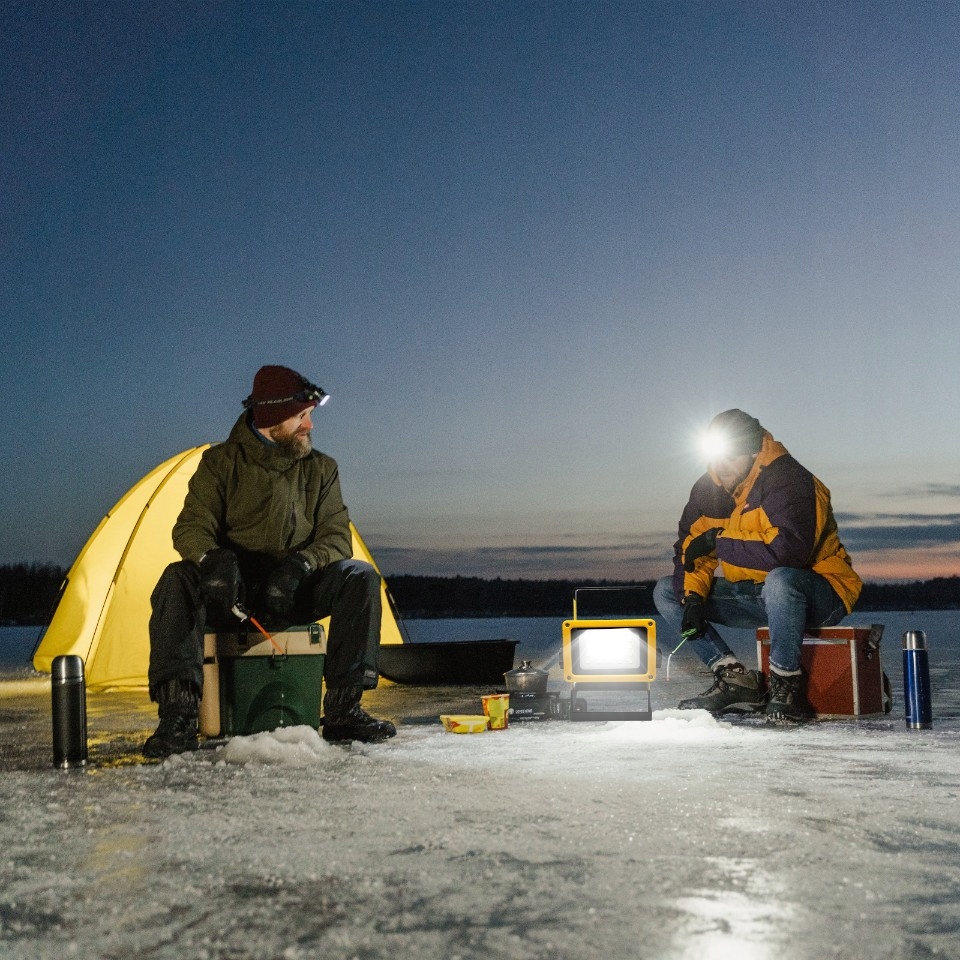 HALOGEN LED ROBOCZY BUDOWLANY 30W AKUMULATOROWY PRZENOŚNY MOCNY JASNY KABEL Długość 18 cm