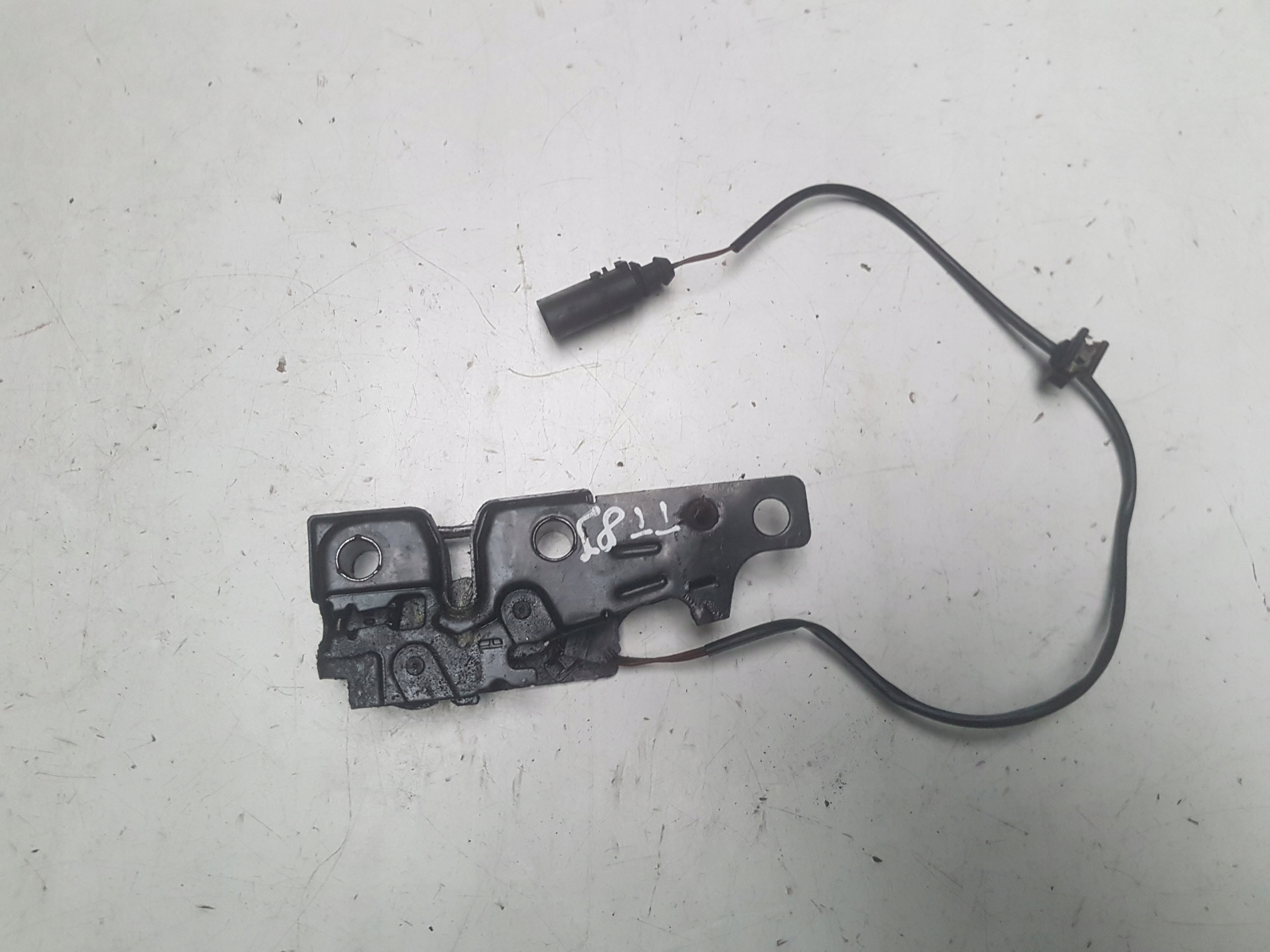 AUDI TT 8J 06-12R замок капота