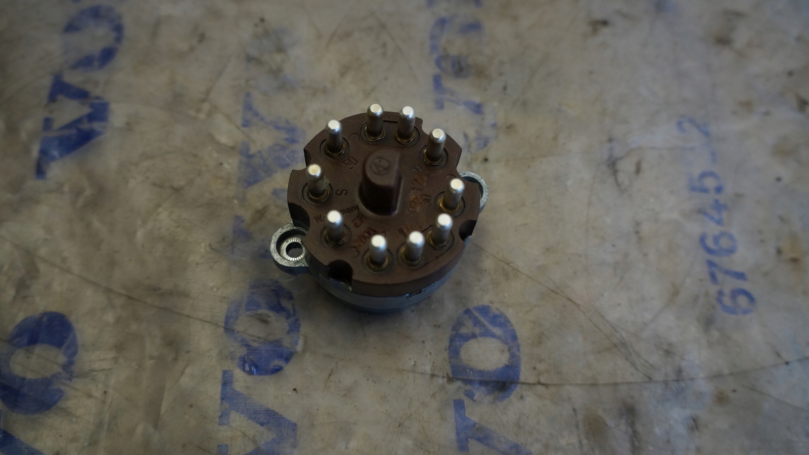 КУБ ЗАЖИГАНИЯ VOLVO 240 740 940 КОРИЧНЕВЫЙ