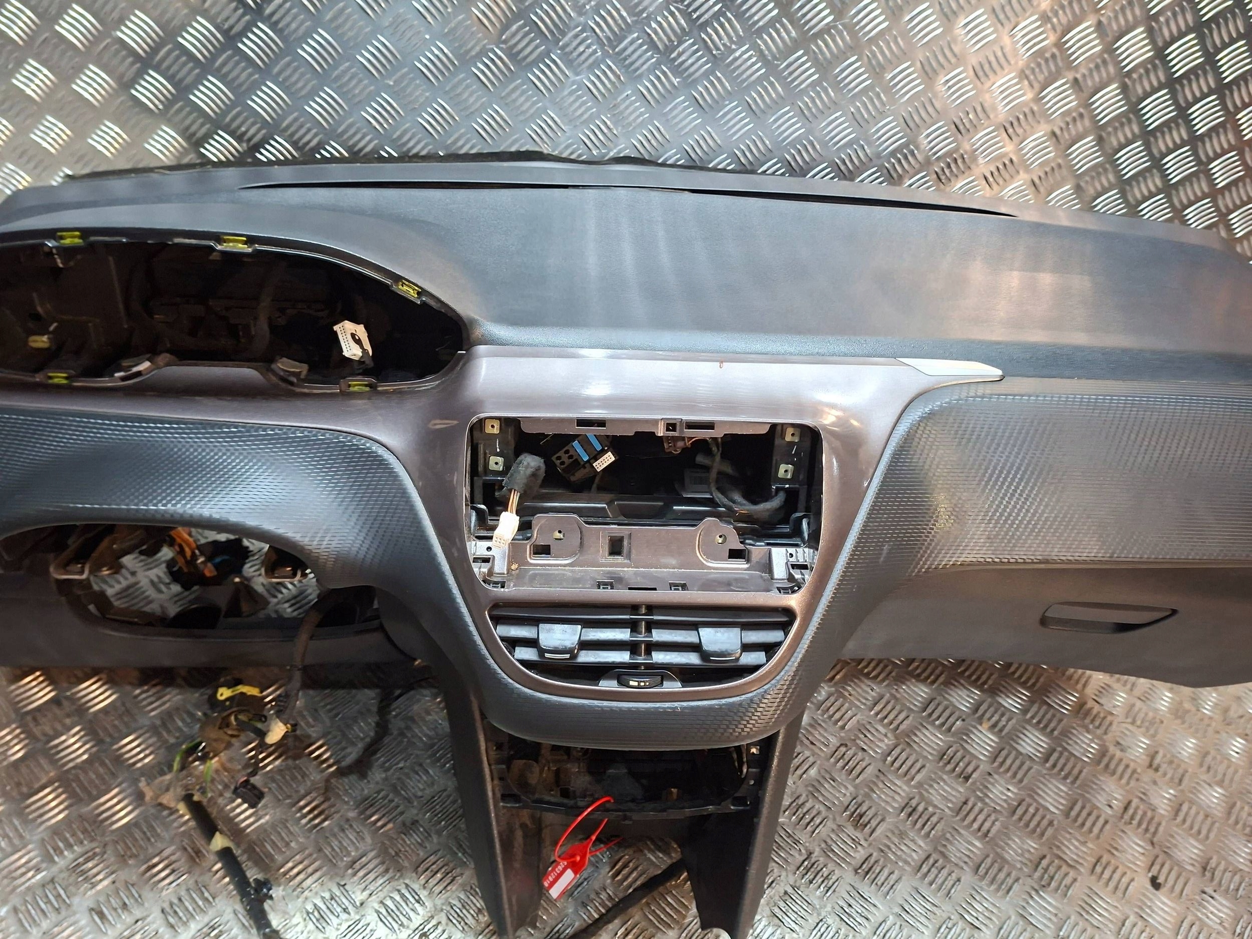 dashboard console 98021008XM PEUGEOT 208 2008 2012