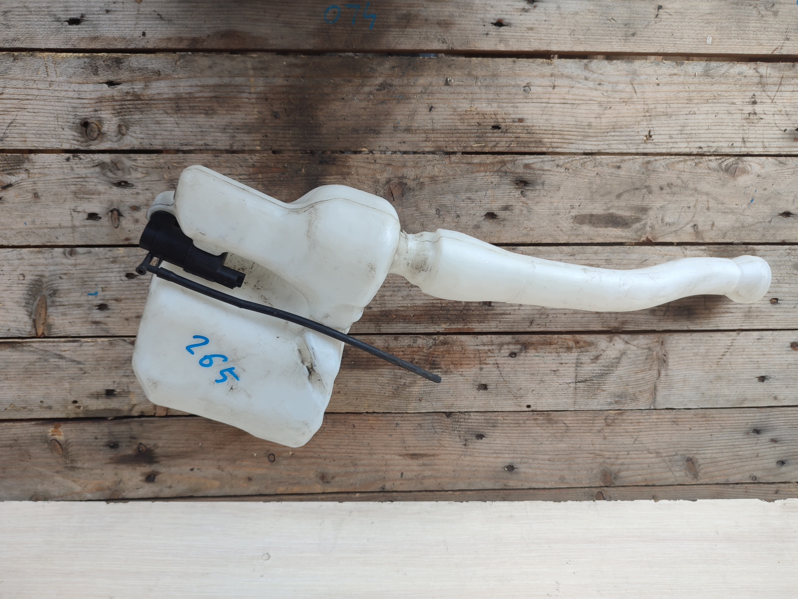 Behälter Spritzdüse RENAULT MASTER III 2891000023R