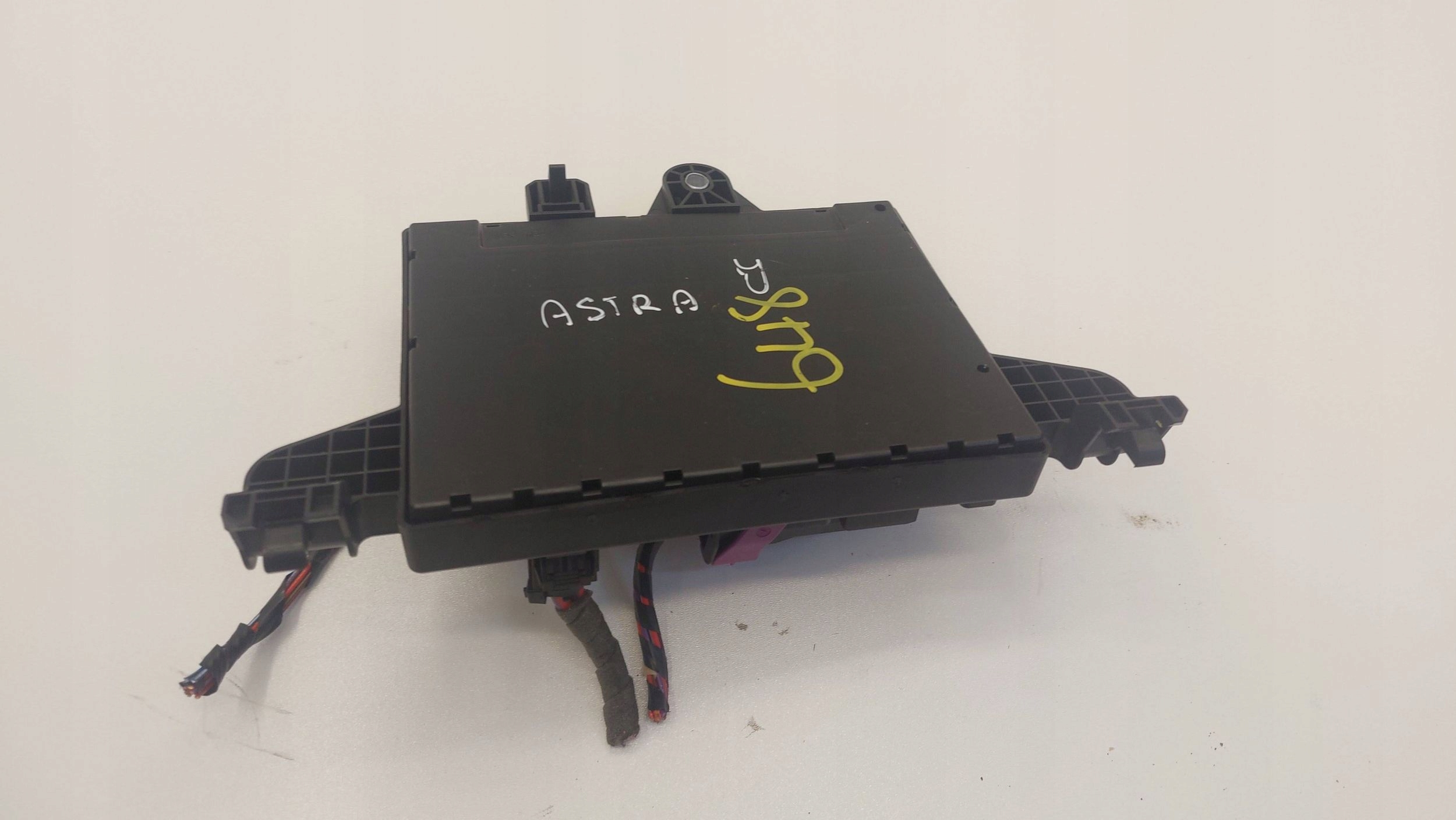 OPEL ASTRA IV J Module fusibles Module 13302301