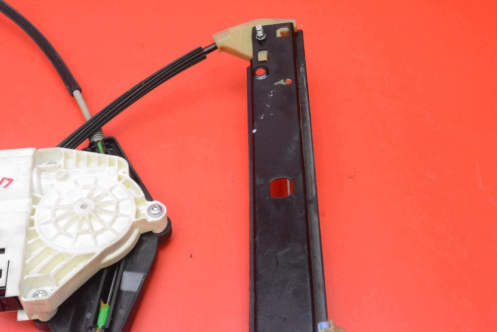 window regulator left front EU 8K0959801 AUDI A4 B8 KOMBI 07-11