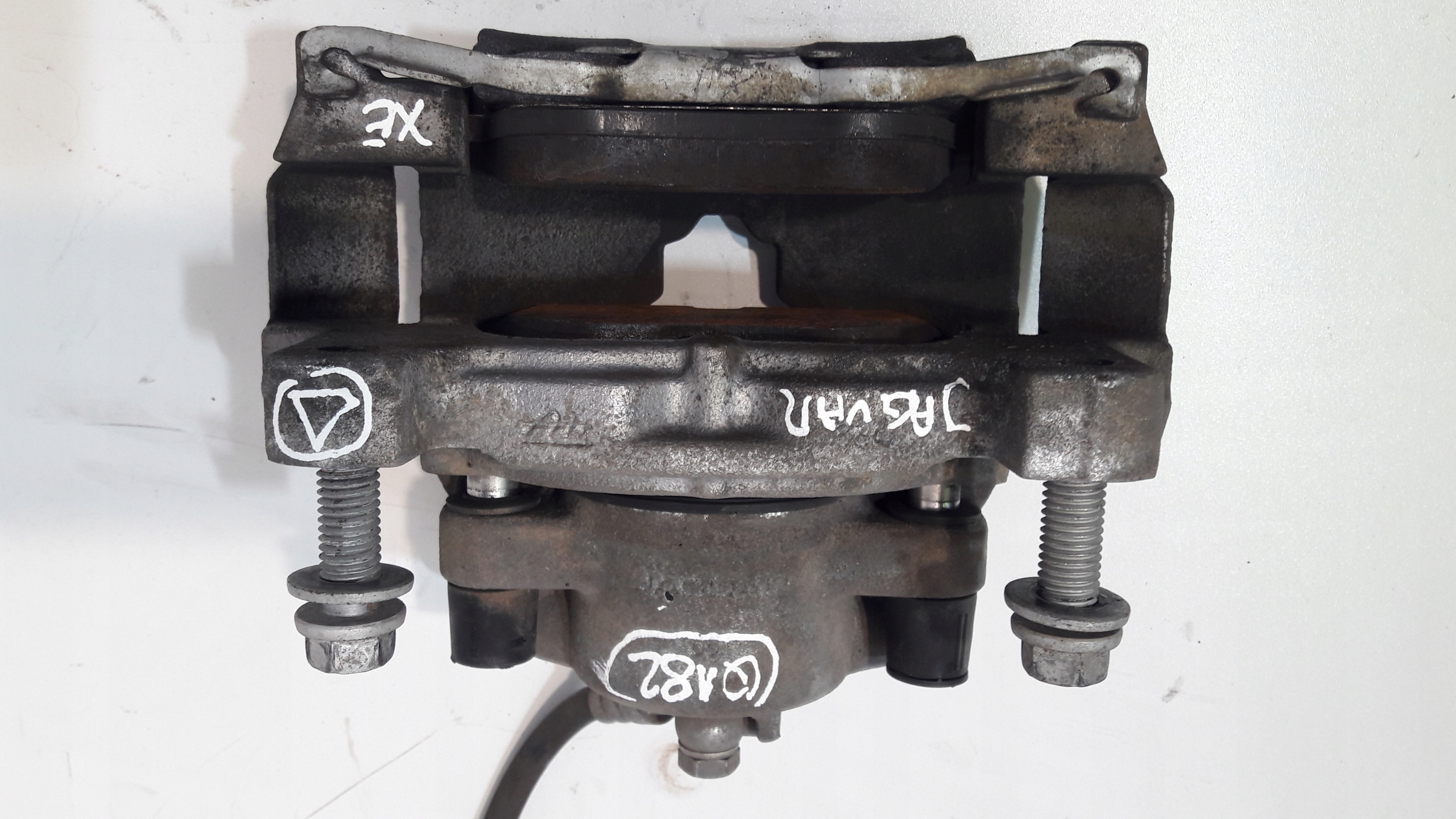 JAGUAR XE X760 2015 caliper brake left front AVG9A