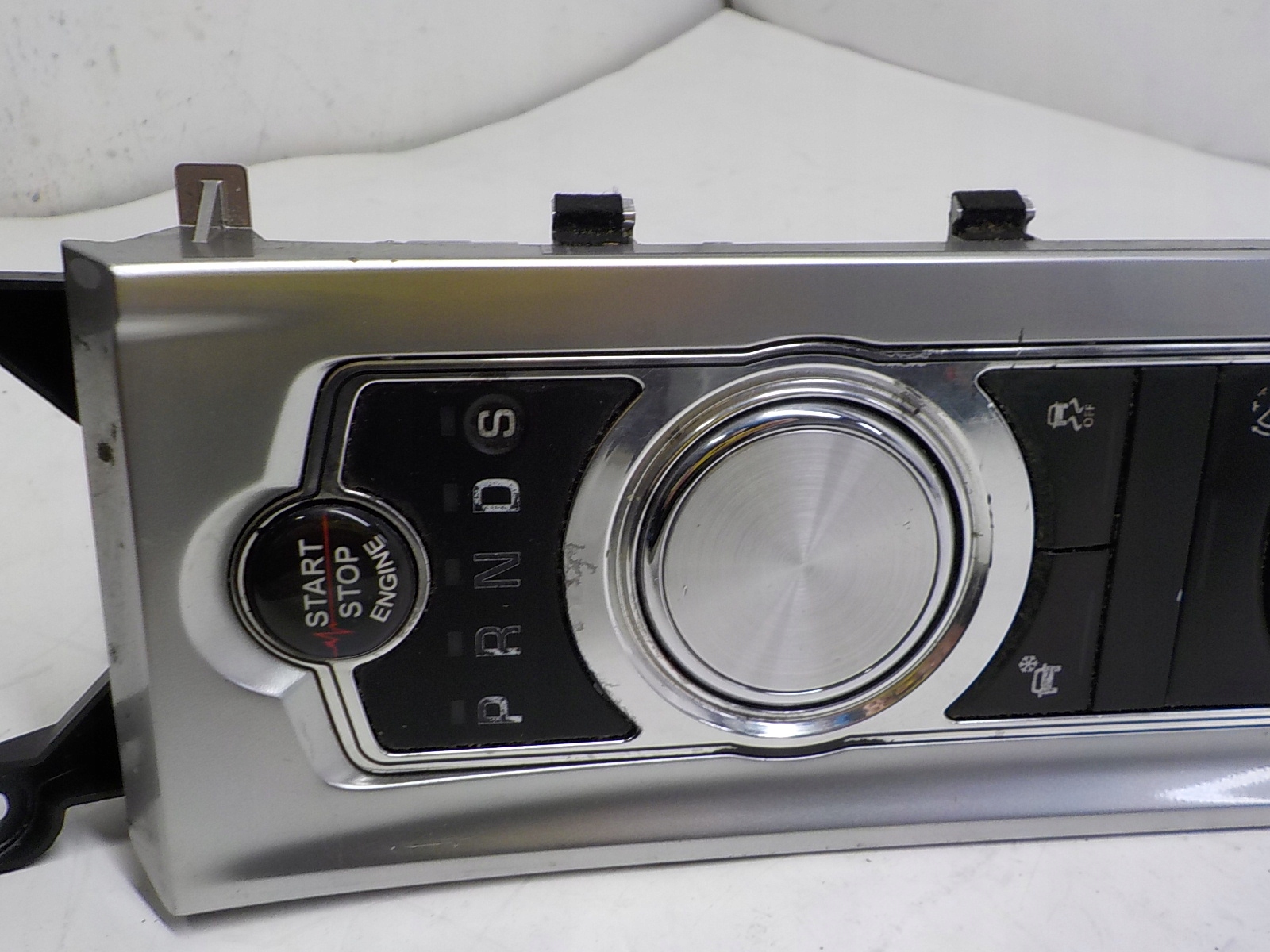 JAGUAR XF trim PANEL changes of the gear switch