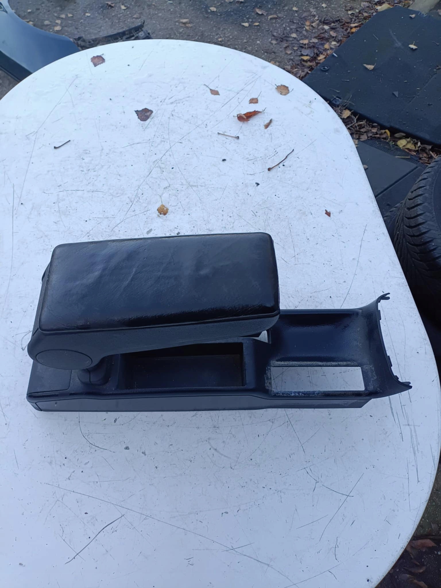 PODŁOKIETNIK AUDI A4 B5 CZARNA SKÓRA