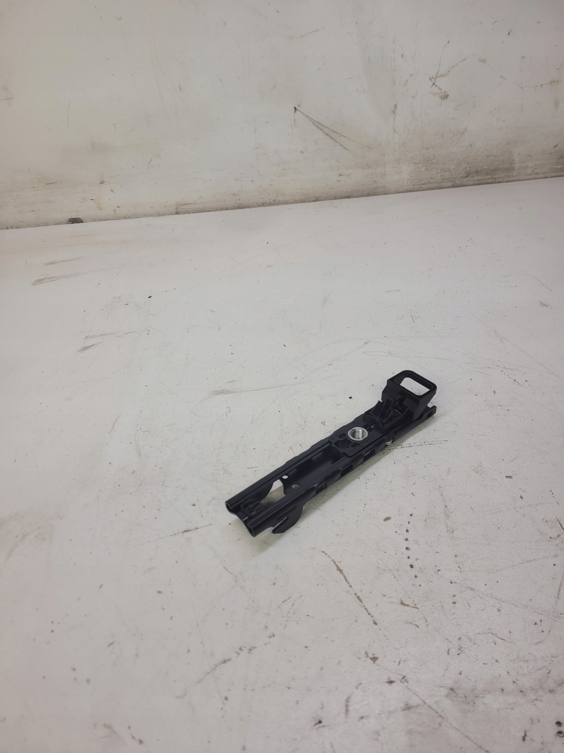 REGULACJA stěny AUDI A4 B9 A5 8W Q7 4M 4M0857819