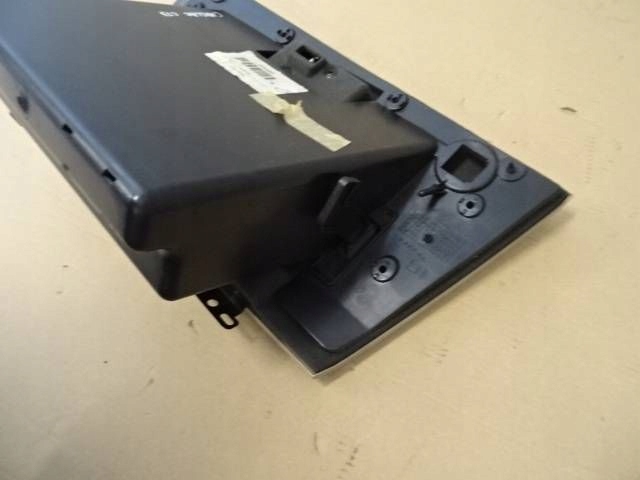 бардачок пассажира Cadillac CTS NR584