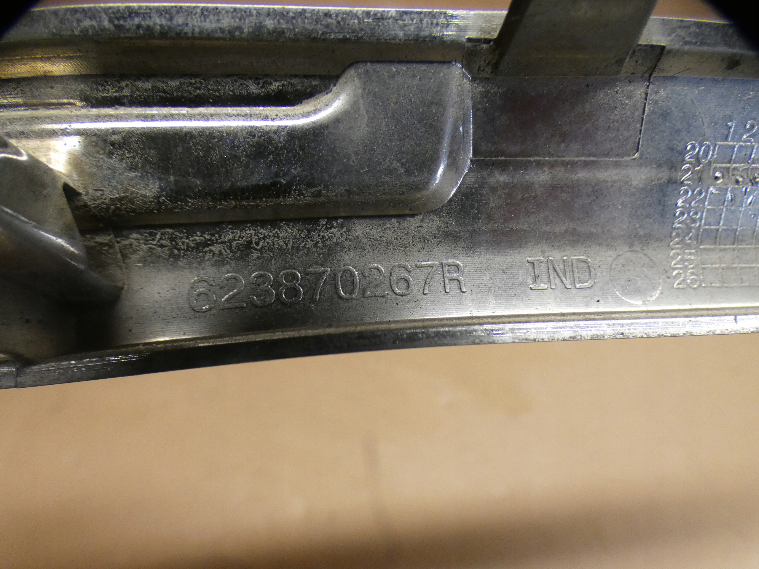 Chrom grilla Renault Trafic IV 623870267R