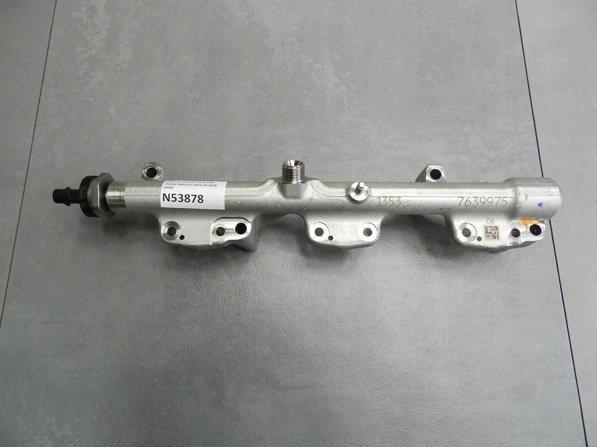 BMW 2 F22 M240i injection ramp sensor 8643665