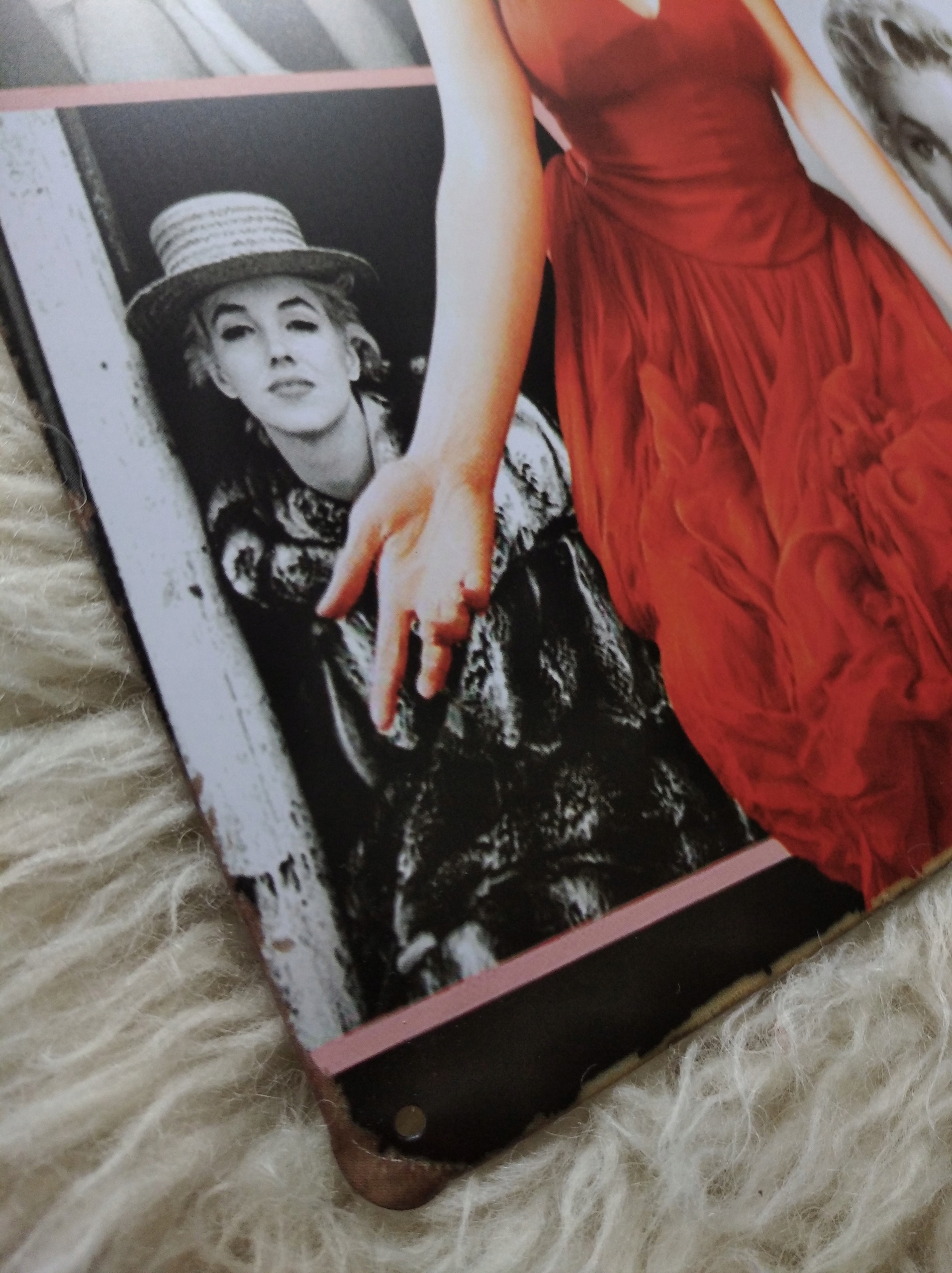 Tabliczka szyld plakat metalowy Marilyn Monroe blondynka czerwona sukienka Marka bez marki