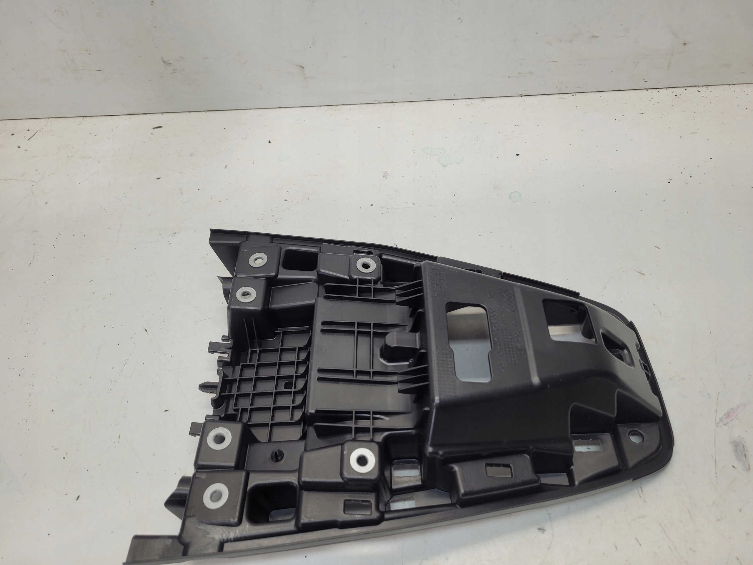 PANEL MOCWANIE Console AUDI Q4 E-TRON 89A863243