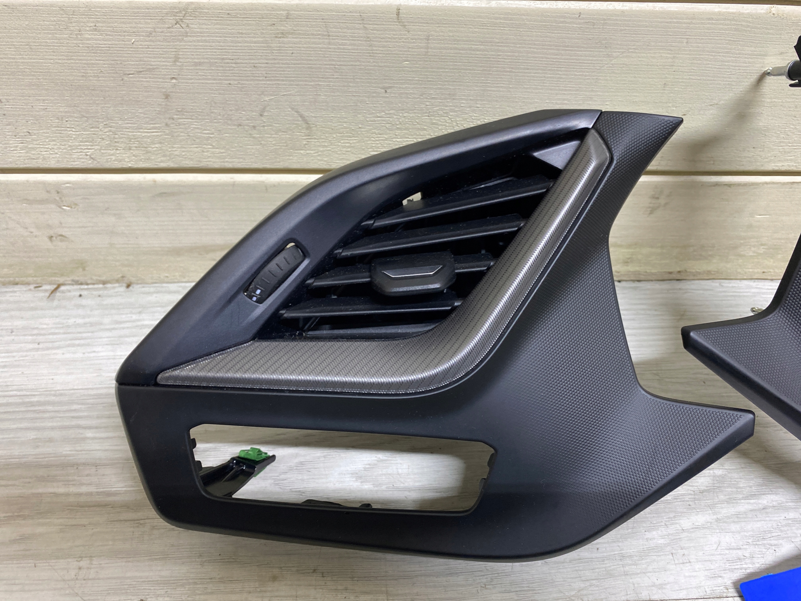 BMW 1 F40 2 F44 DEKORY Console 6823310