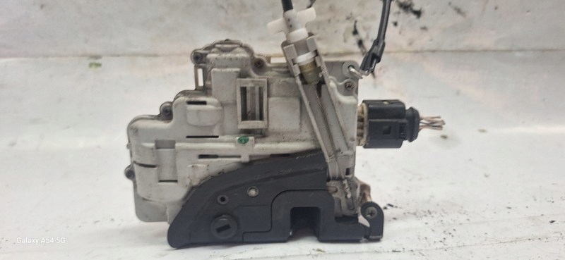 lock door VW PASSAT B6 left rear part 3C4839015A