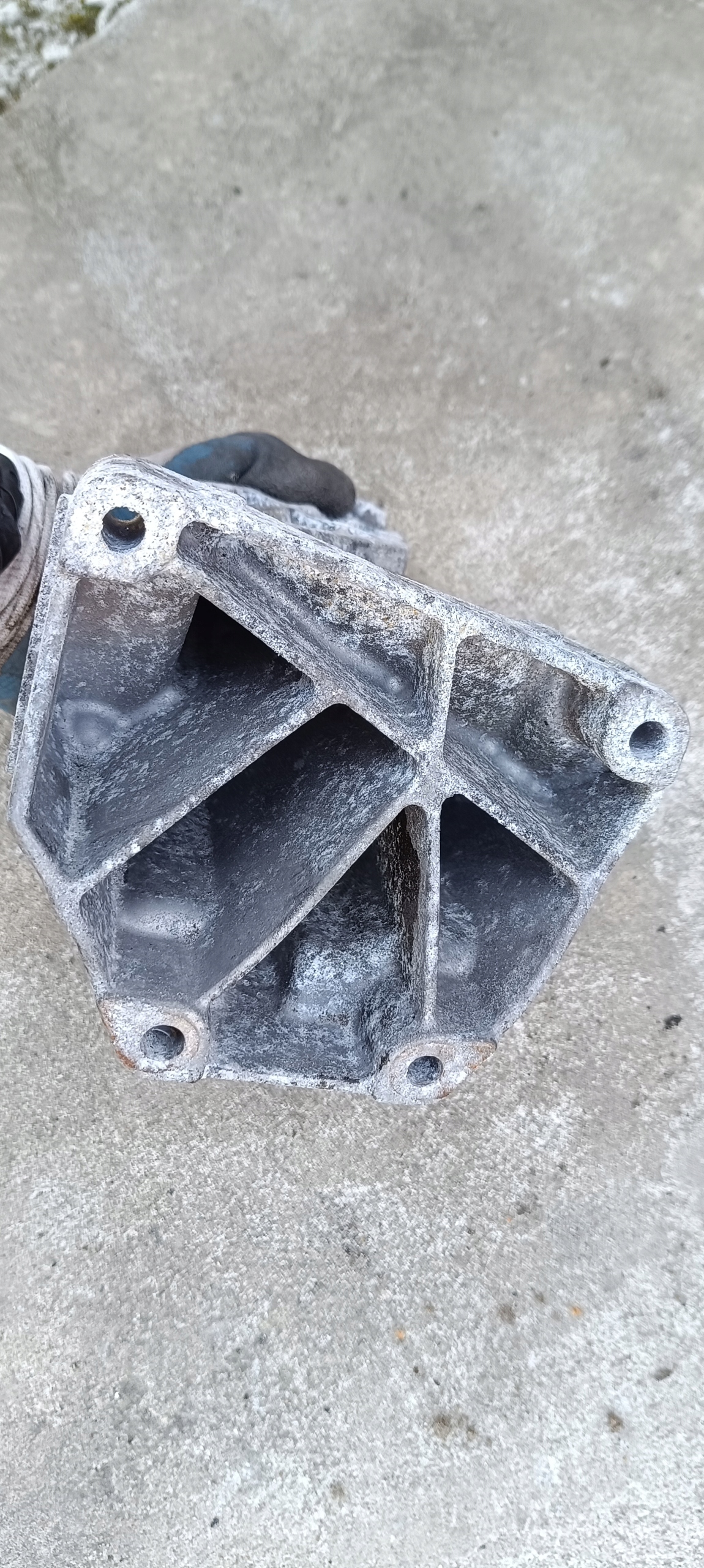 holder engine mount MERCEDES SPRINTER 2.2 CDI A6512231704