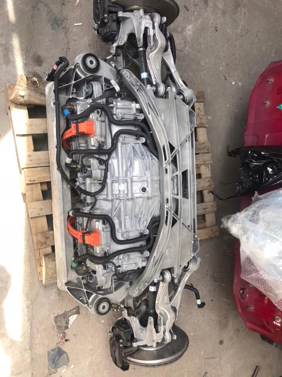 1762000-00-E SILNIK TYL TESLA S PLAID