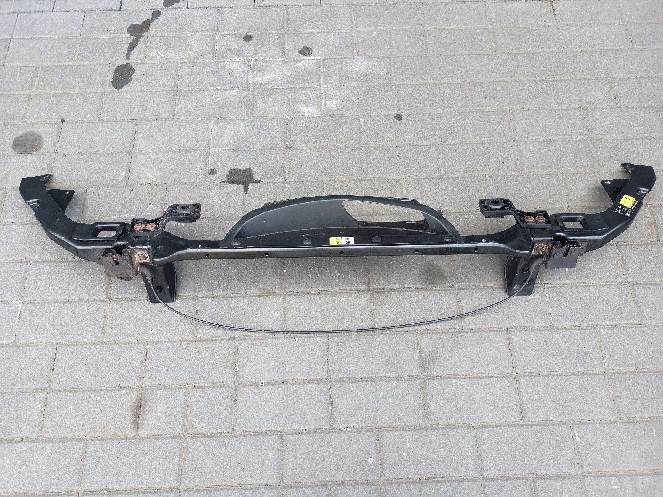 JAGUAR XE X760 2.0 D - PAS PRZEDNI BELKA CHŁODNICE Typ samochodu Samochody osobowe