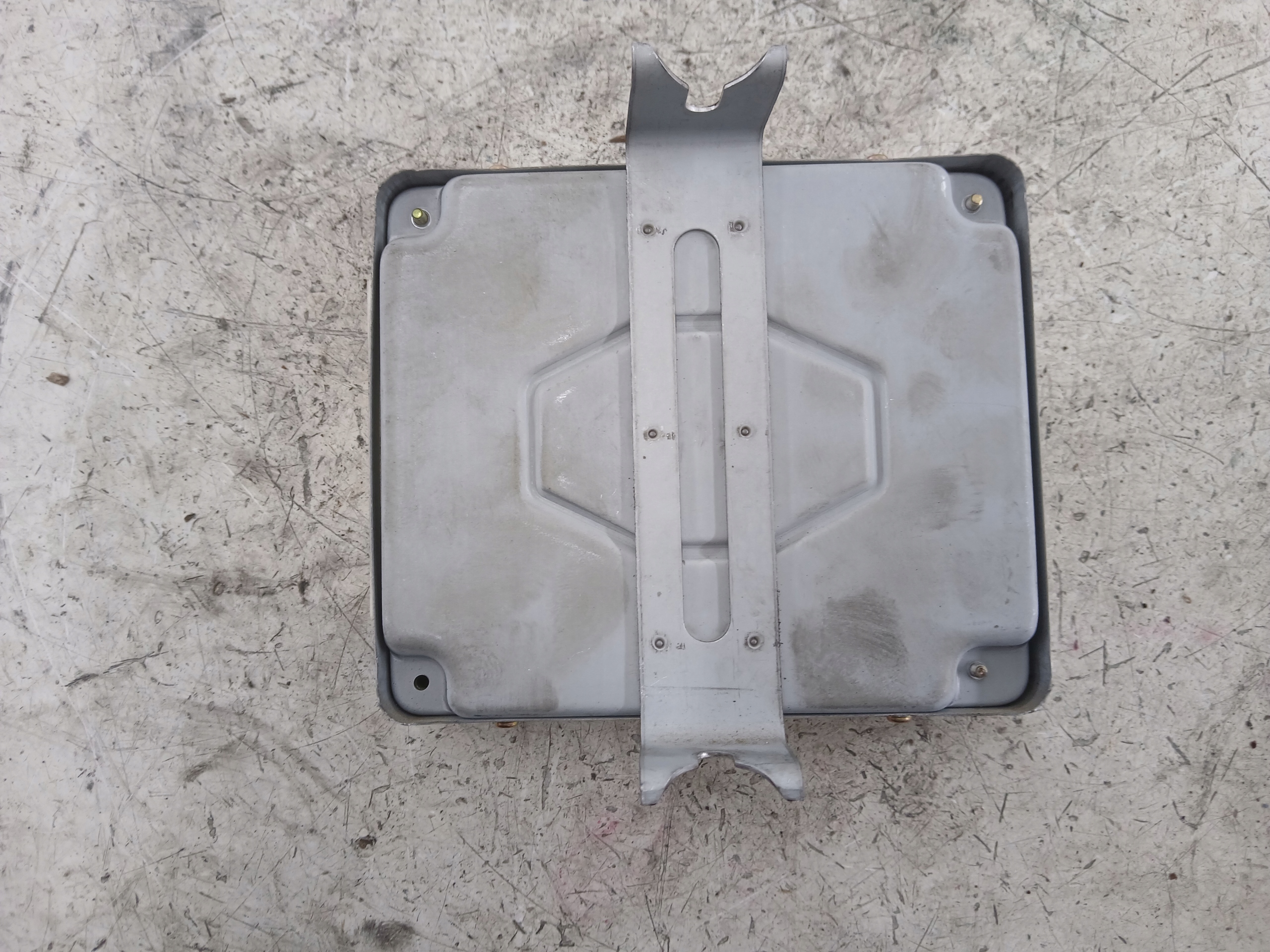 SUZUKI WAGON R+ 1.3 control unit of the engine 33920-83E10