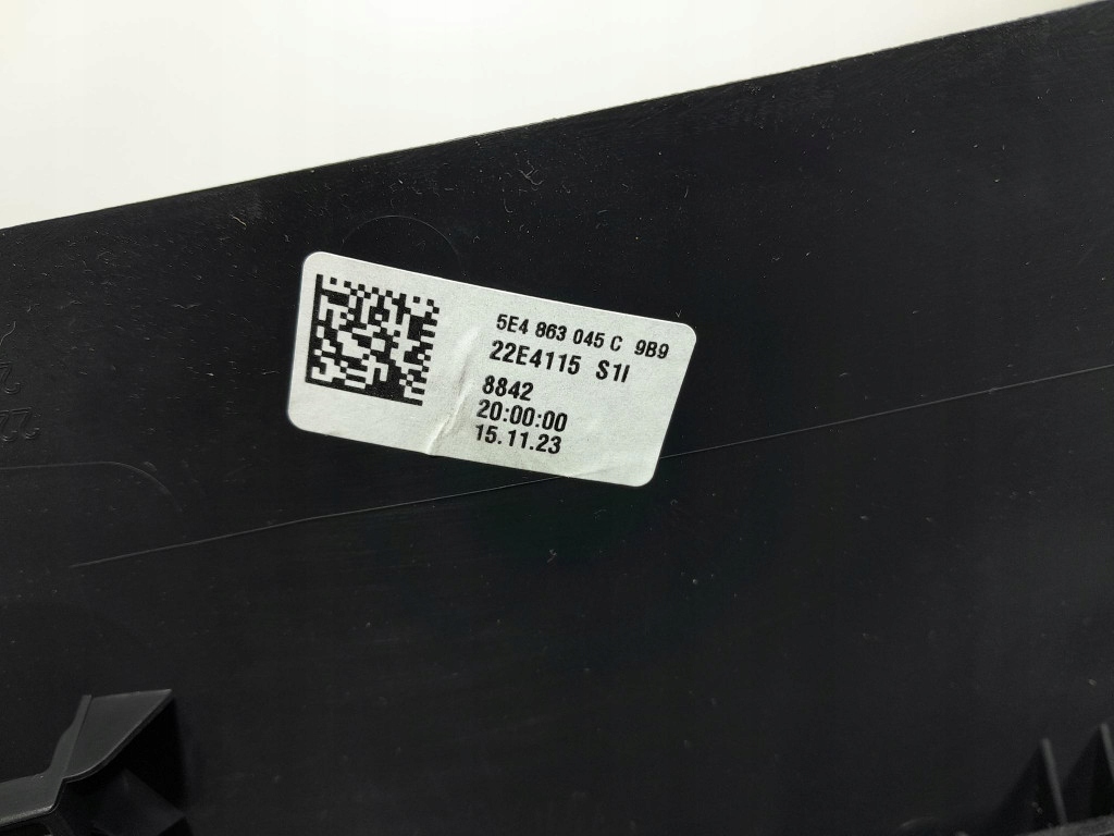 SKODA OCTAVIA IV тунель середина европа