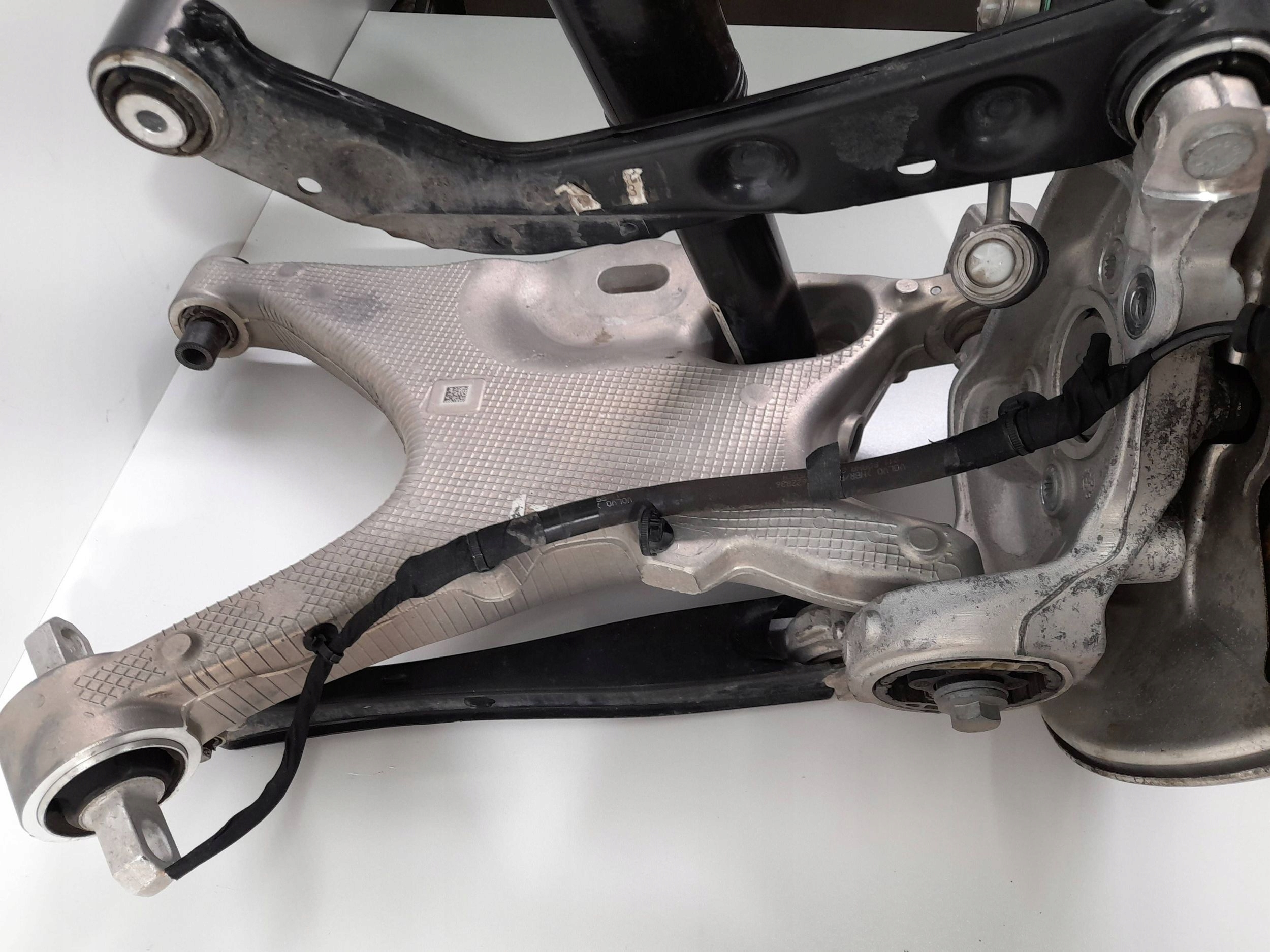 Volvo XC60 II / 2023 swing rear left 3395067 (A651)