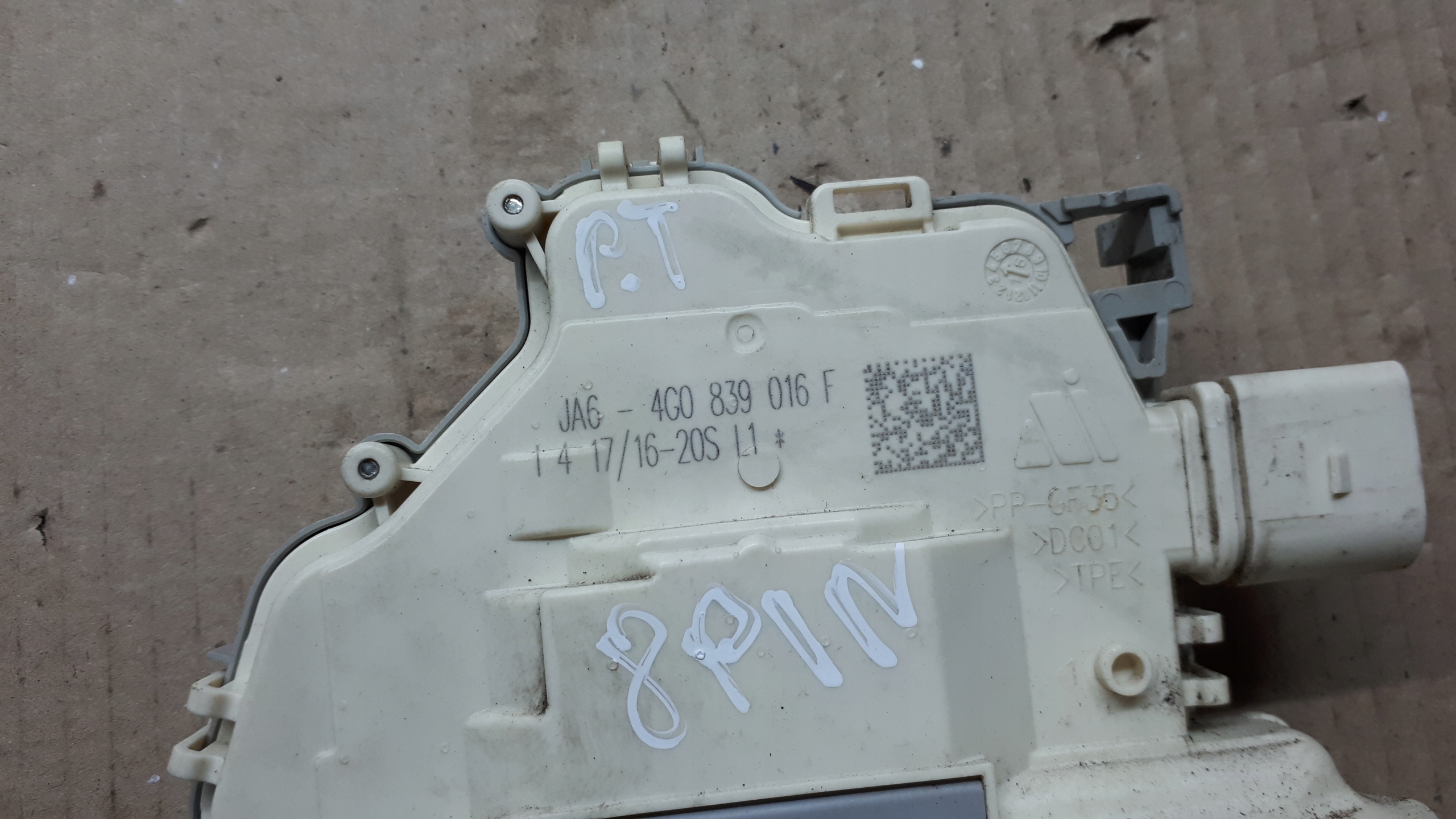 A4 B9 8W lock door right rear part 8 PIN A5 8W Q5