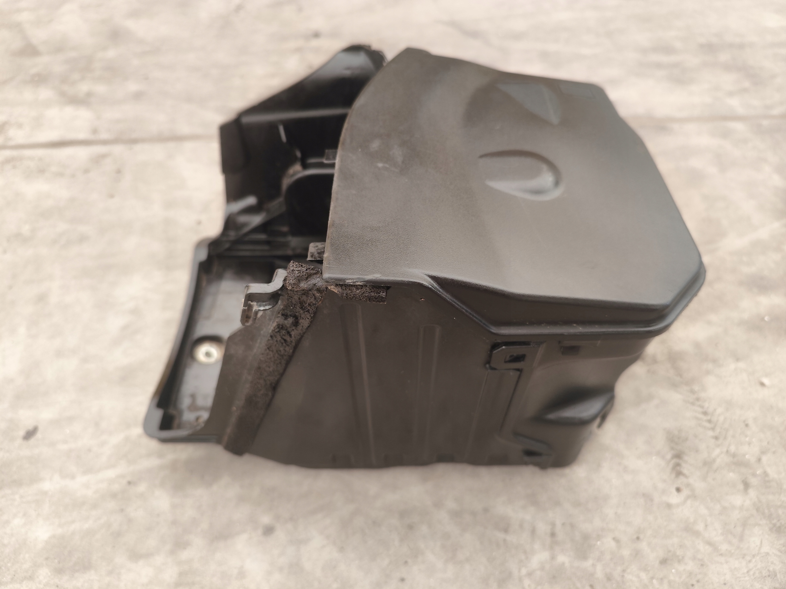 VOLVO V60 LIFT Grundlage Kasten AKUMULATORA