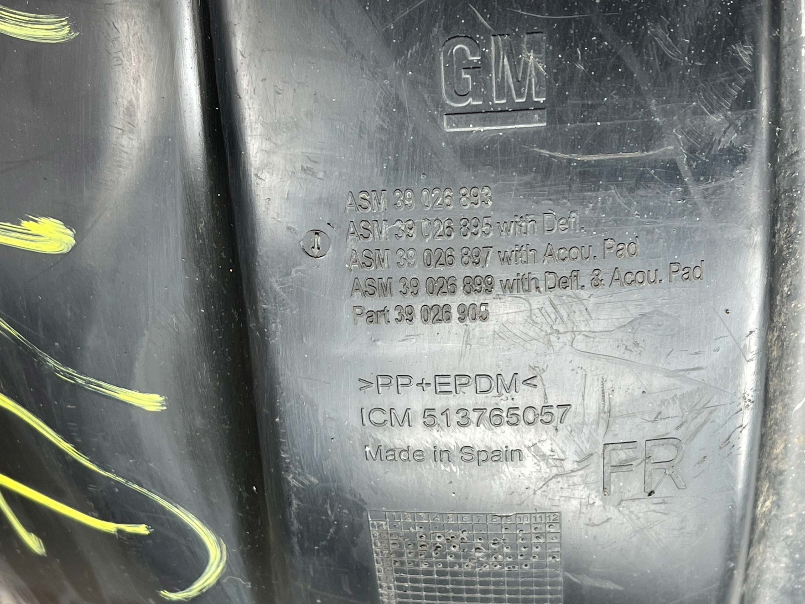 D14 OPEL CORSA E 2014 - mudguard left front part rear GM 39026893