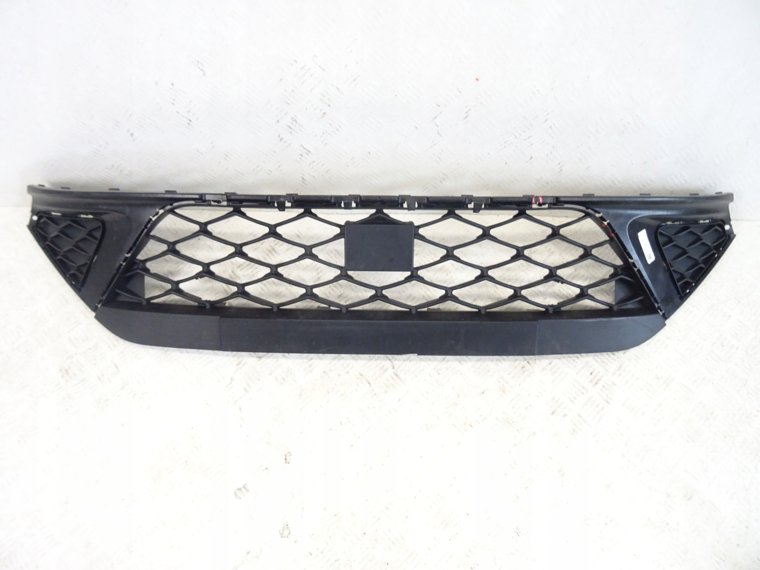 grid of a bumper front front central SEAT ARONA LIFT 6F9853667H