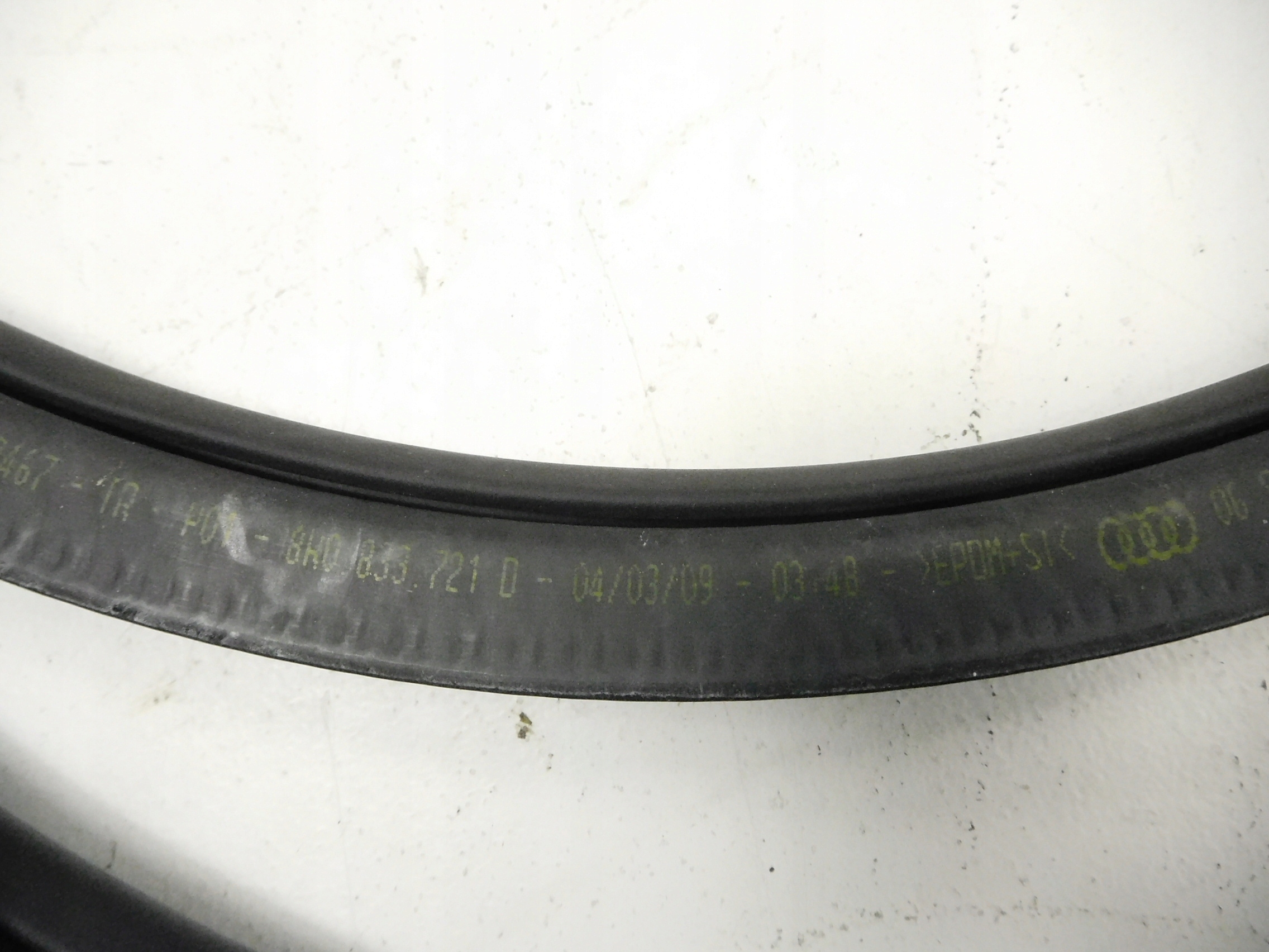 AUDI Q5 8R Dichtsatz Tür links heck 8R0833721D