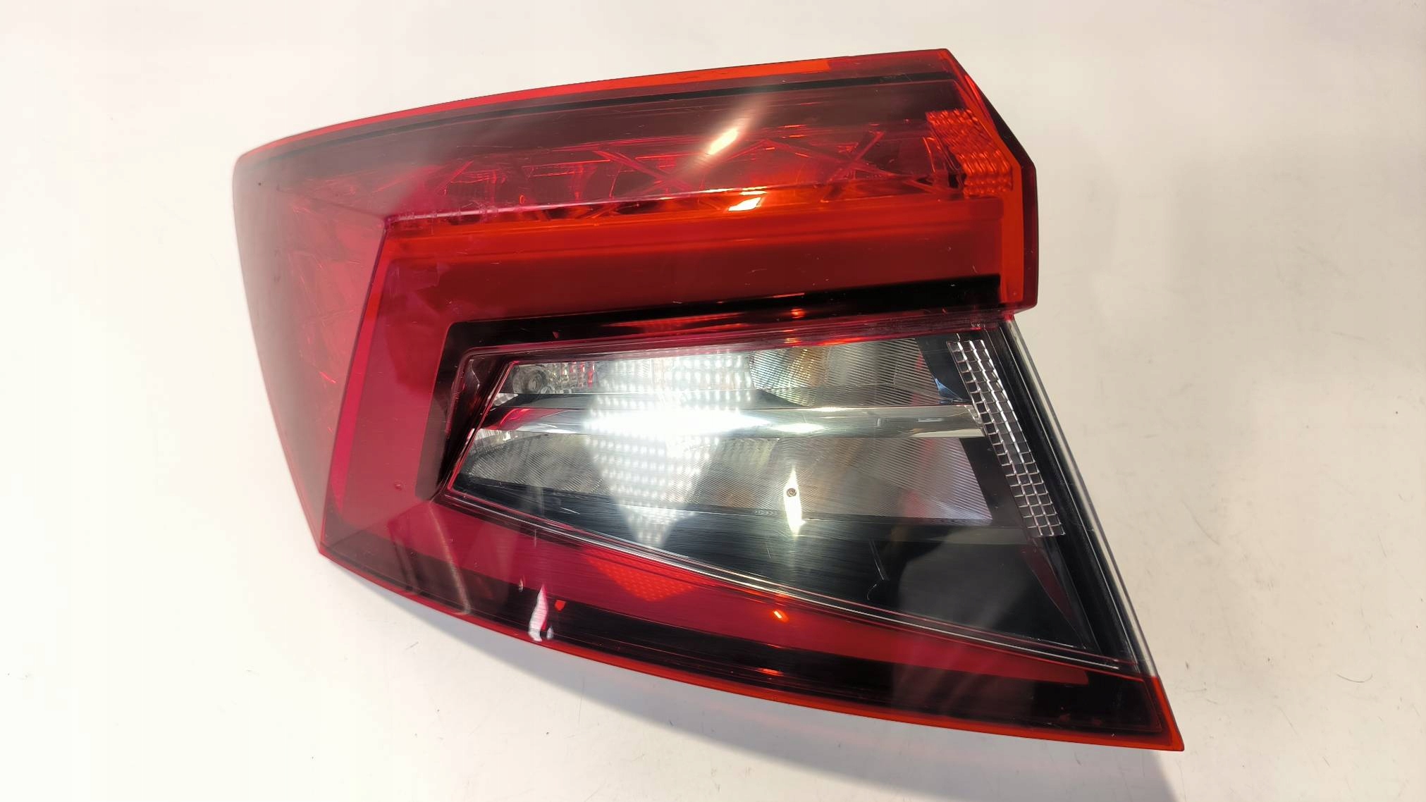 light left rear part 57A945207 SKODA KAROQ LIFT