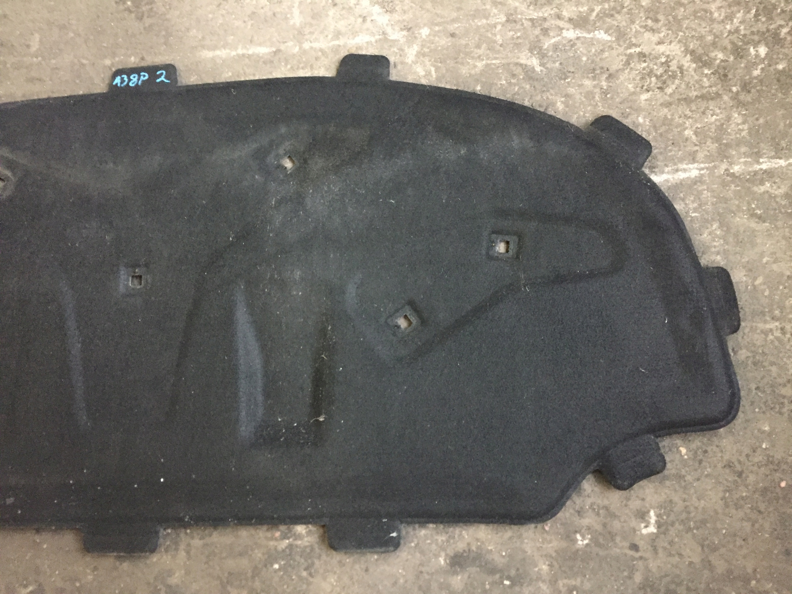 AUDI A3 8P LIFT Insonorisation du capot 8P0863825L