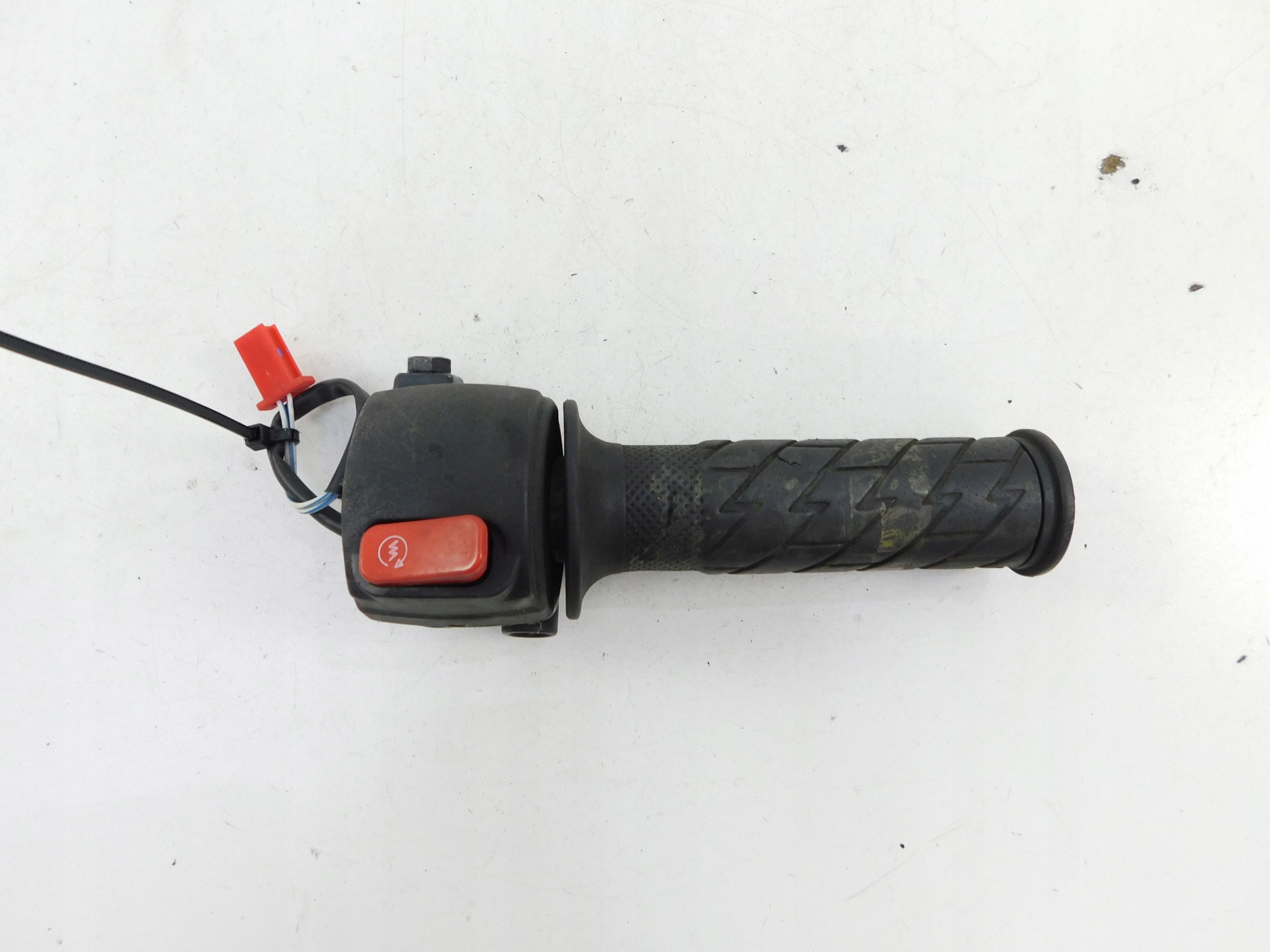 YAMAHA AEROX 50 PRZEŁĄCZNIK PRAWY