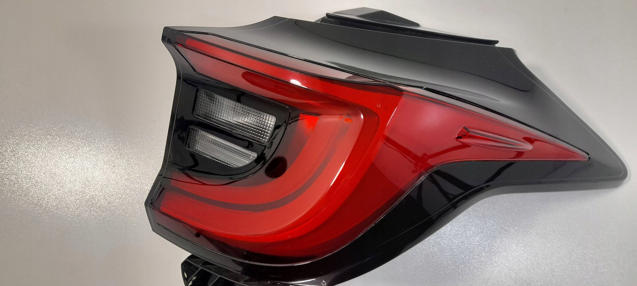 Toyota Yaris IV XP21 light rear right KOITOK012 FULL LED (R376)