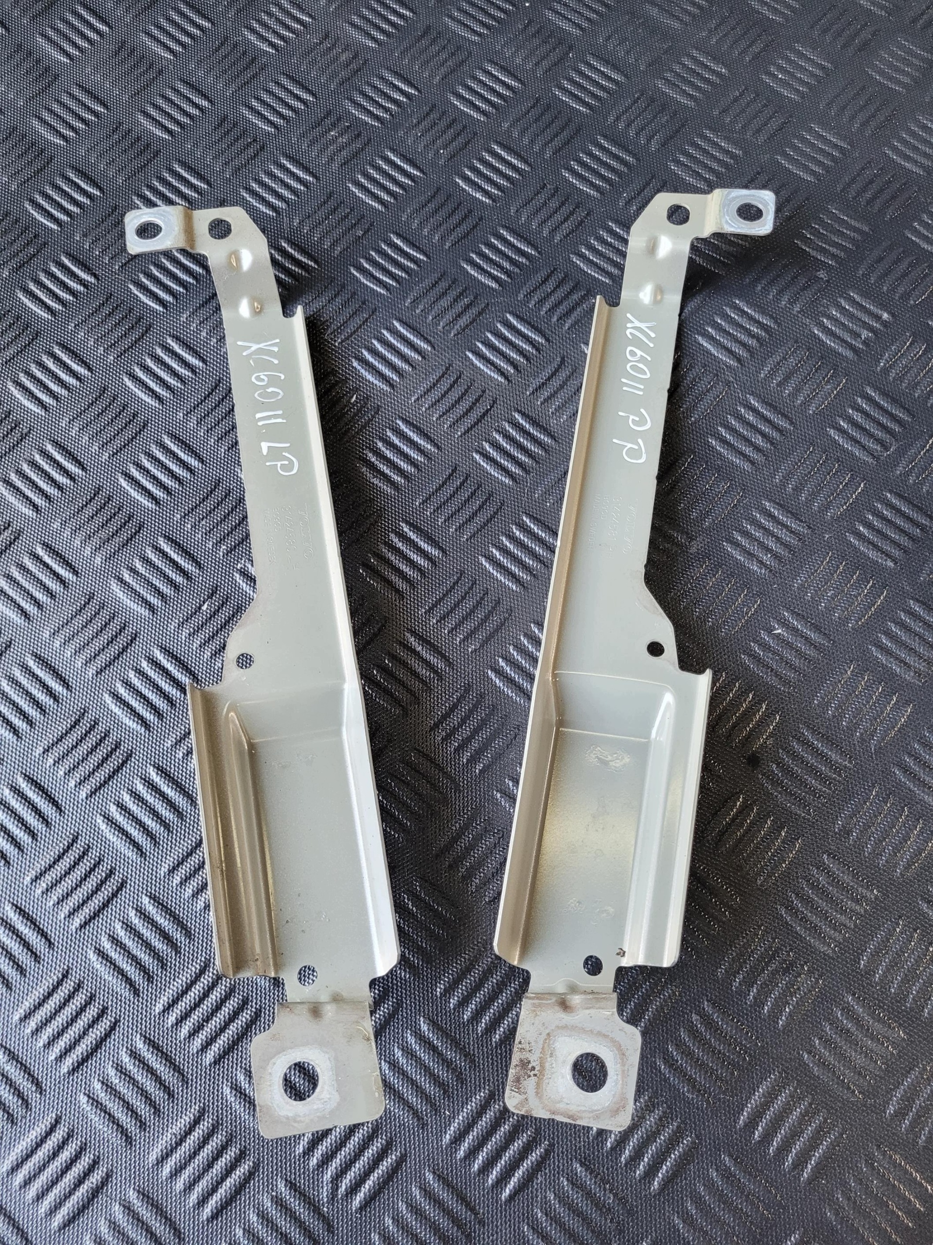 holder of a fender front left front left 31424580 VOLVO XC60 II